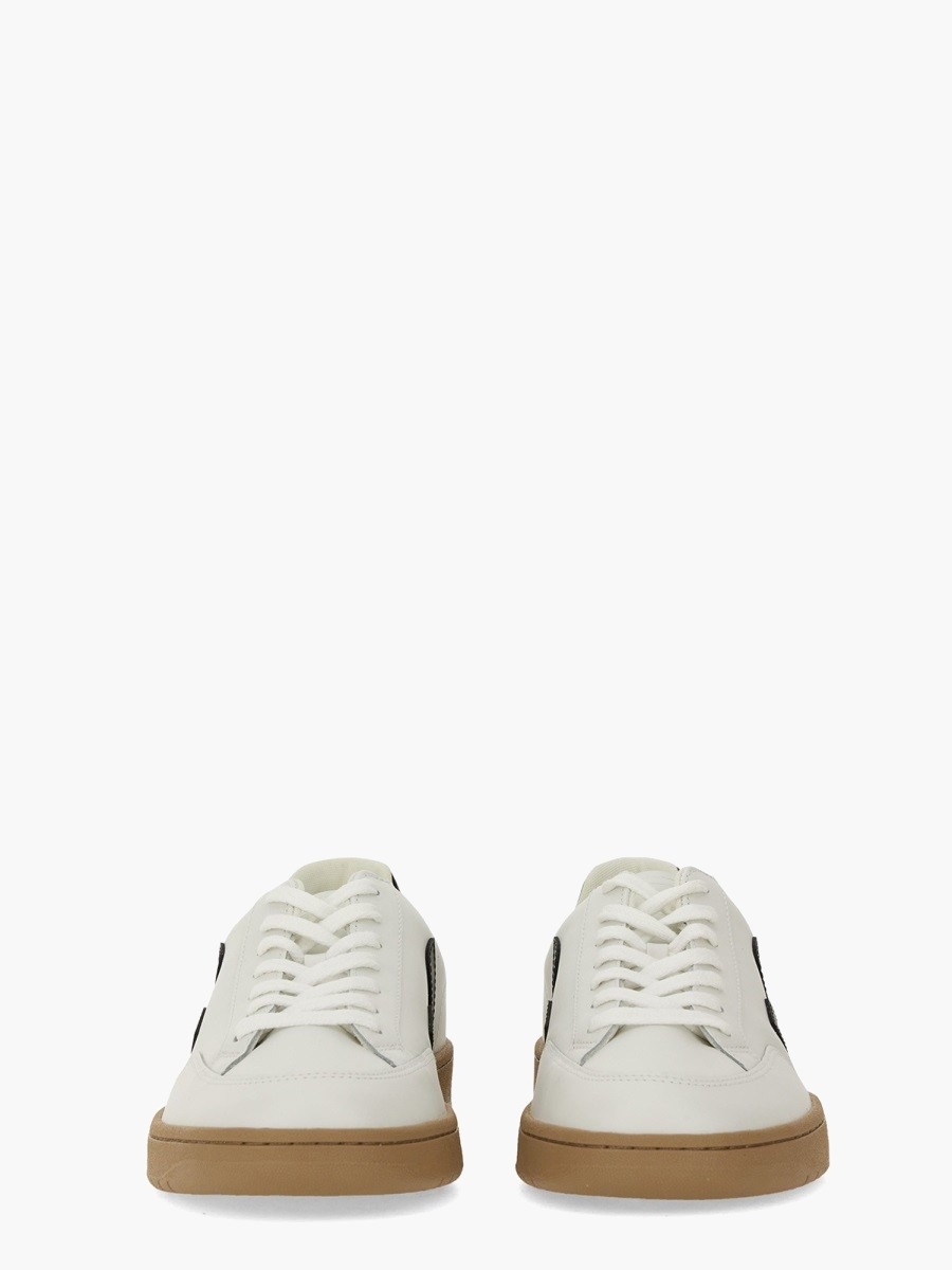 nanito_source_url:https://nokinstyle.com/2348786/sneaker-v-12.jpg