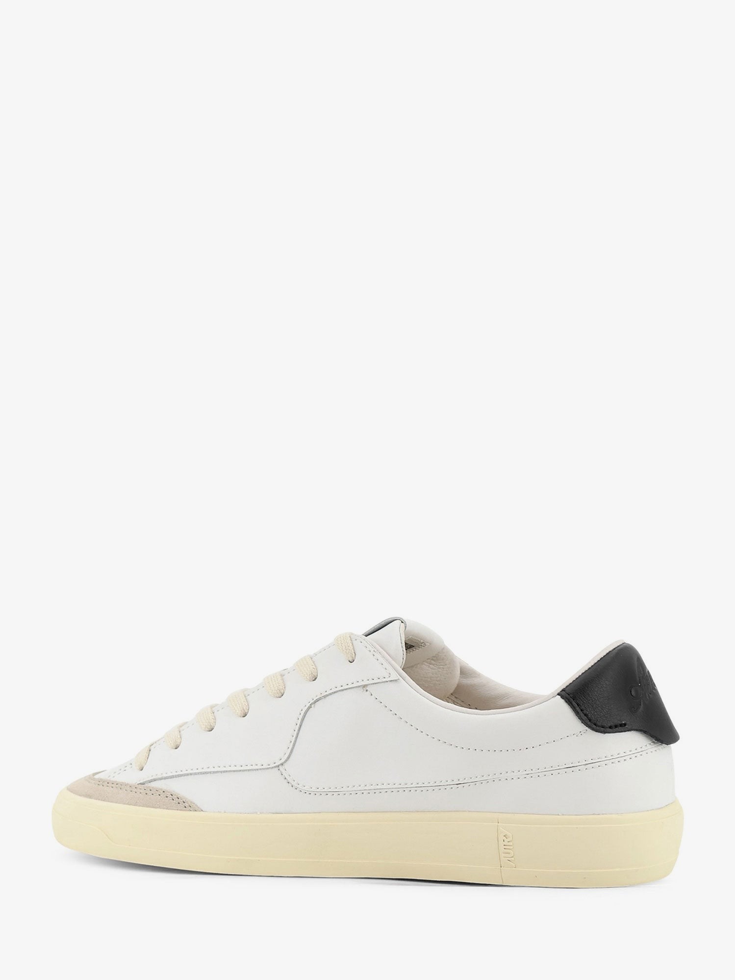 nanito_source_url:https://nokinstyle.com/2410622/windscape-leather-sneakers-with-suede-insert.jpg