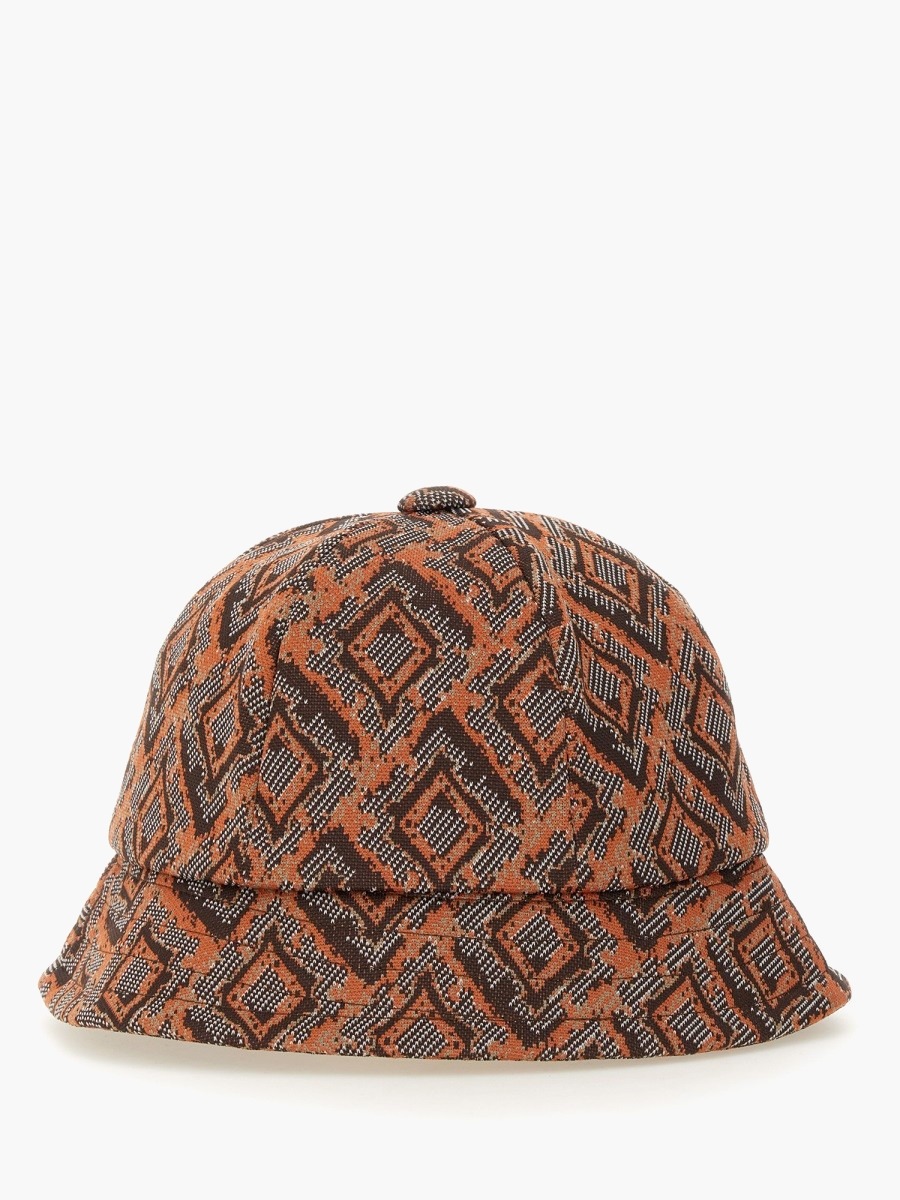 nanito_source_url:https://nokinstyle.com/2346986/hat-with-print.jpg
