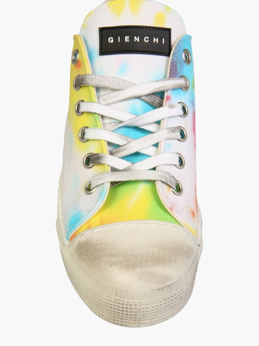 nanito_source_url:https://nokinstyle.com/2351013/jean-michel-low-sneakers.jpg