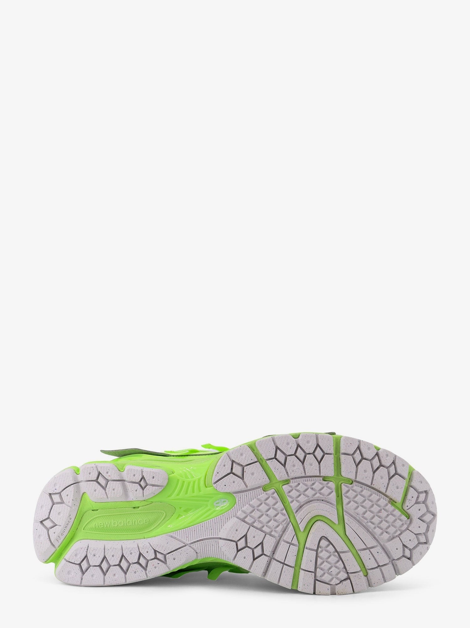 nanito_source_url:https://nokinstyle.com/2409600/1906-low-top-mesh-sneakers.jpg