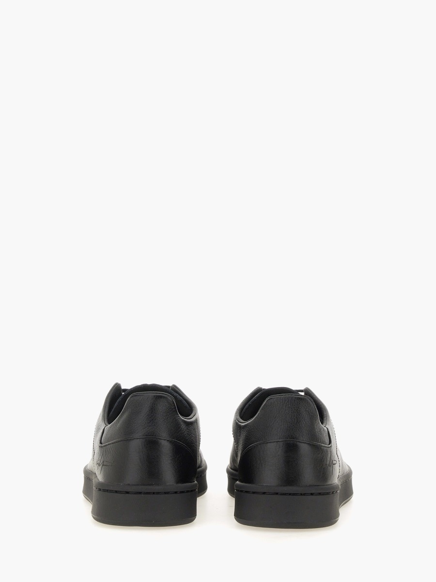 nanito_source_url:https://nokinstyle.com/2362301/y-3-stan-smith-sneaker.jpg