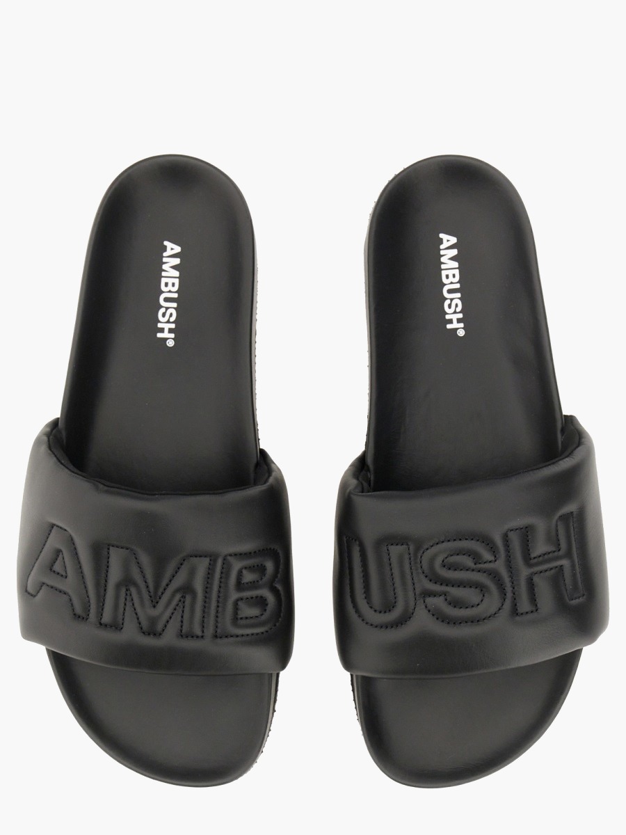 nanito_source_url:https://nokinstyle.com/2352958/leather-slide-sandal.jpg