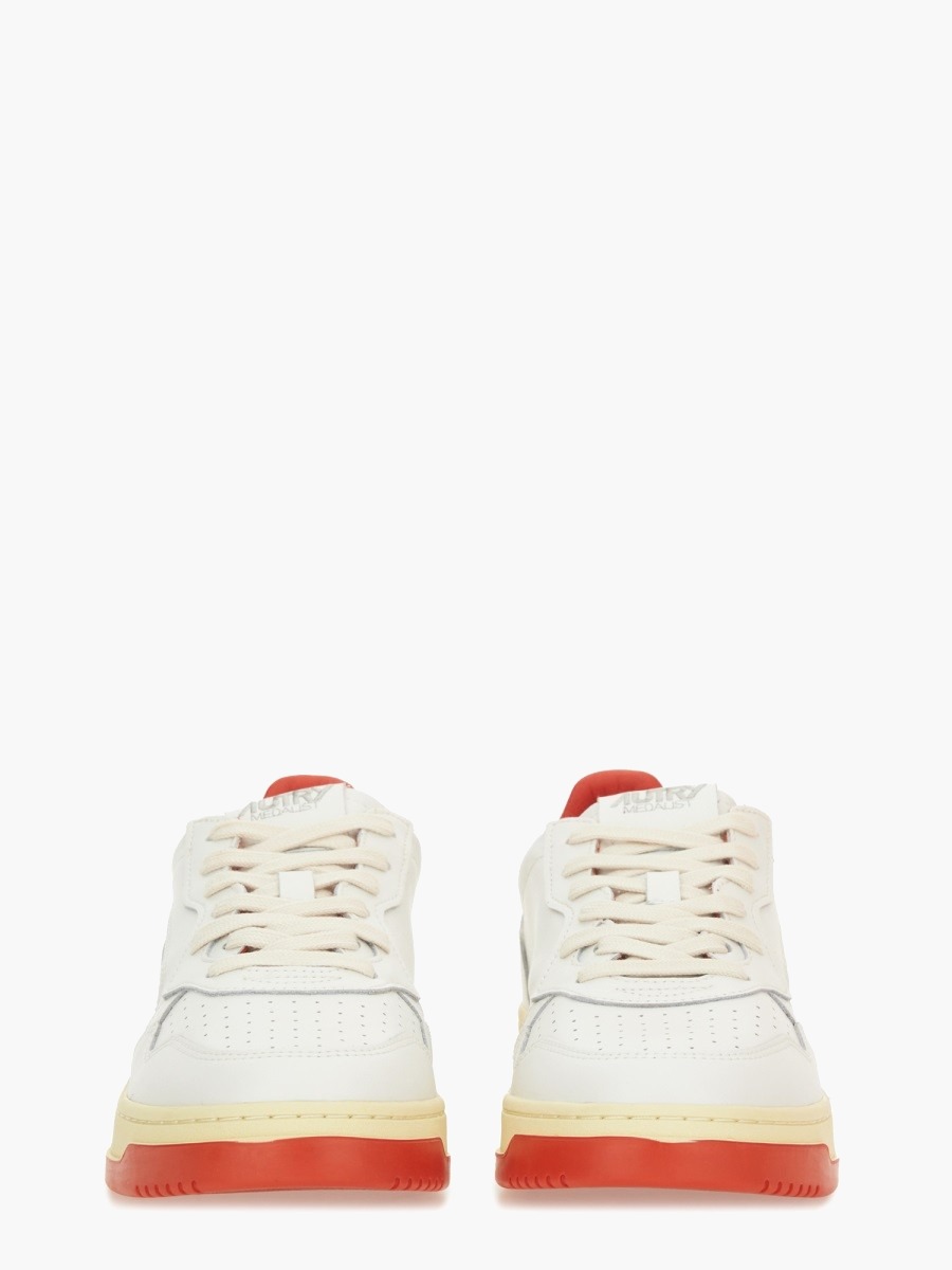 nanito_source_url:https://nokinstyle.com/2377515/medalist-low-sneaker.jpg