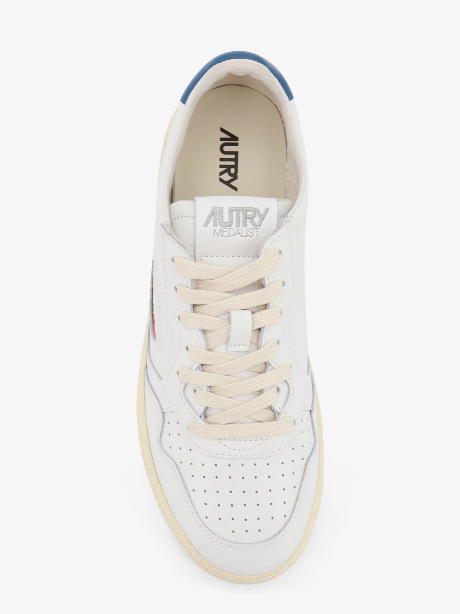 nanito_source_url:https://nokinstyle.com/2436679/medalist-leather-sneakers.jpg
