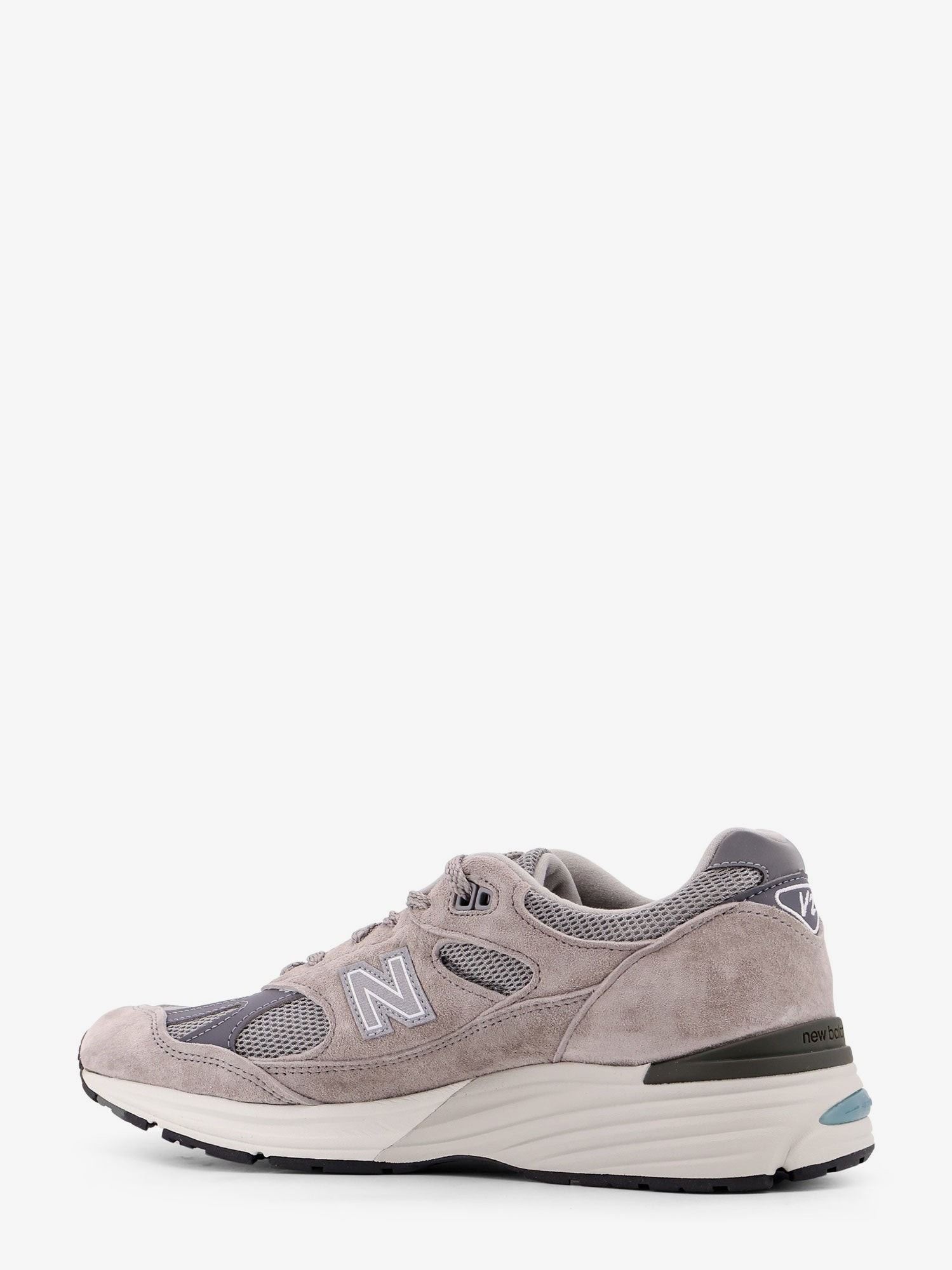 nanito_source_url:https://nokinstyle.com/2409017/991-suede-and-mesh-running-sneakers.jpg