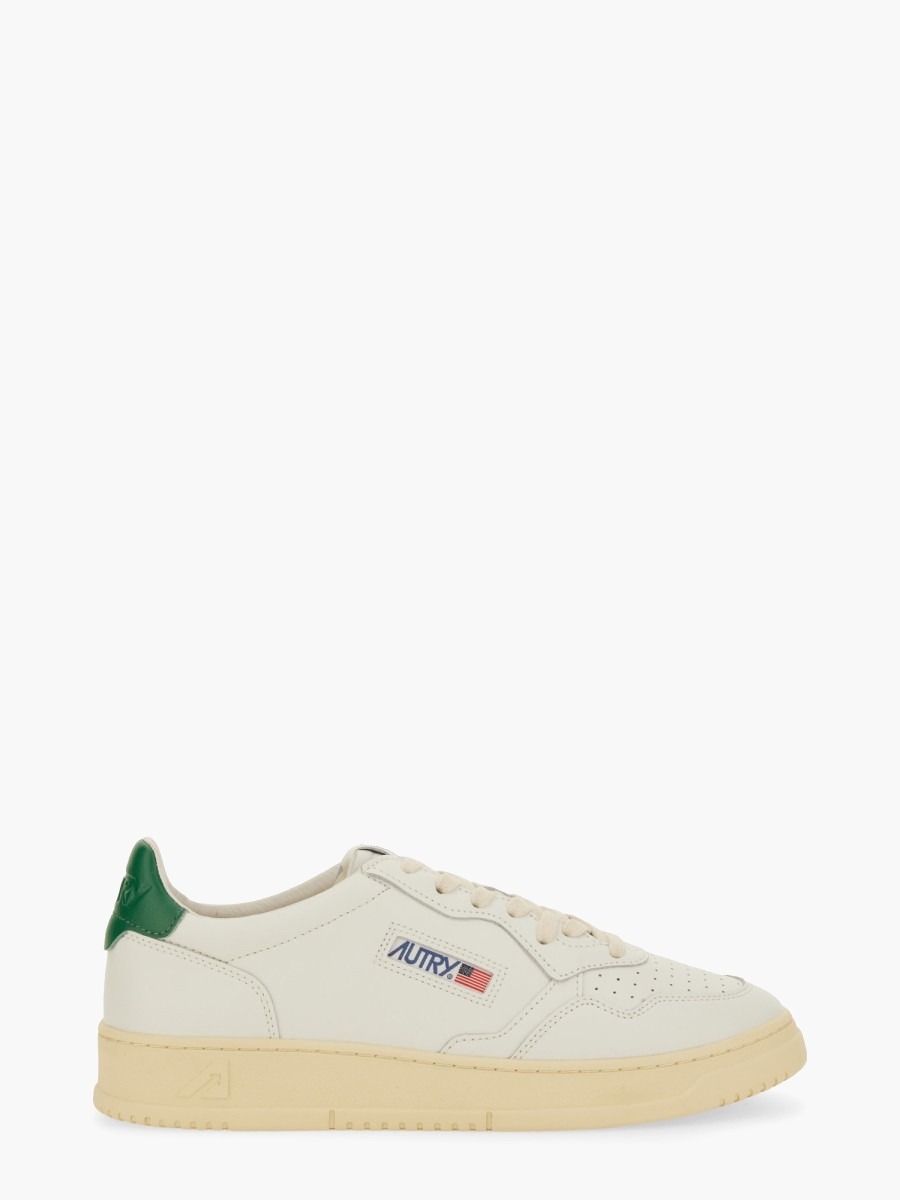 nanito_source_url:https://nokinstyle.com/2327148/sneaker-medalist-low.jpg