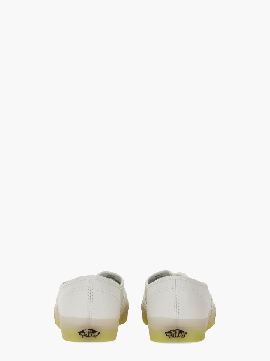 nanito_source_url:https://nokinstyle.com/2349368/authentic-sneaker.jpg