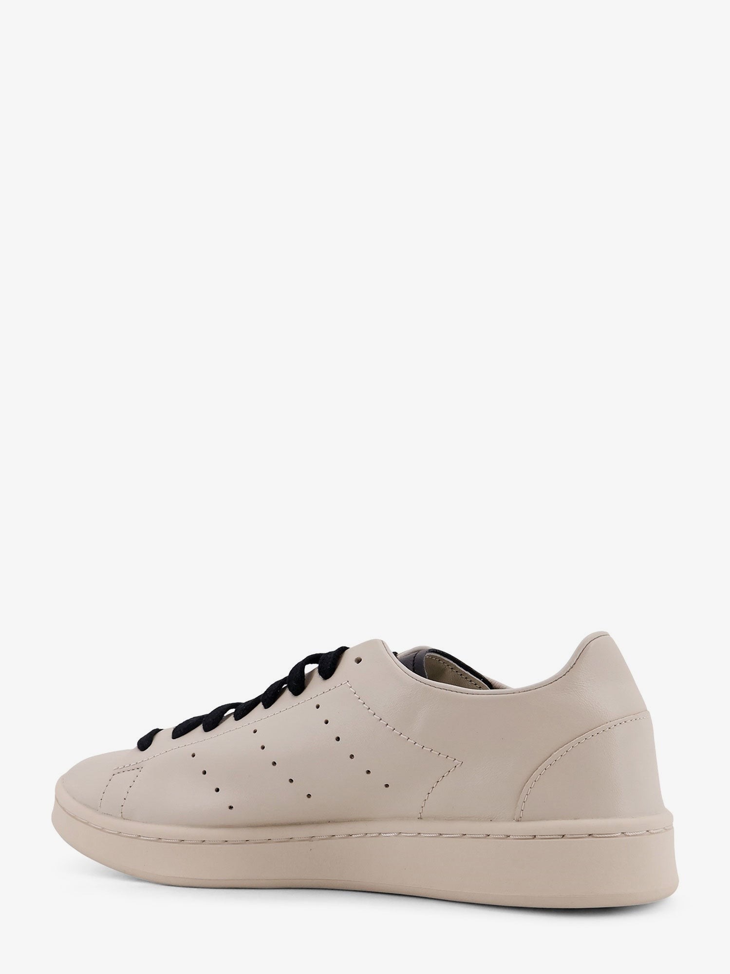 nanito_source_url:https://nokinstyle.com/2402536/y-3-stan-smith-leather-sneakers.jpg