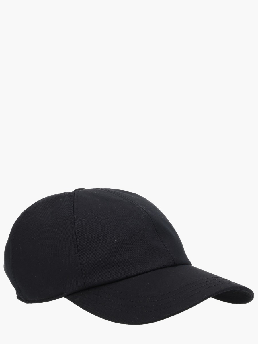 nanito_source_url:https://nokinstyle.com/2341416/baseball-hat-with-logo.jpg