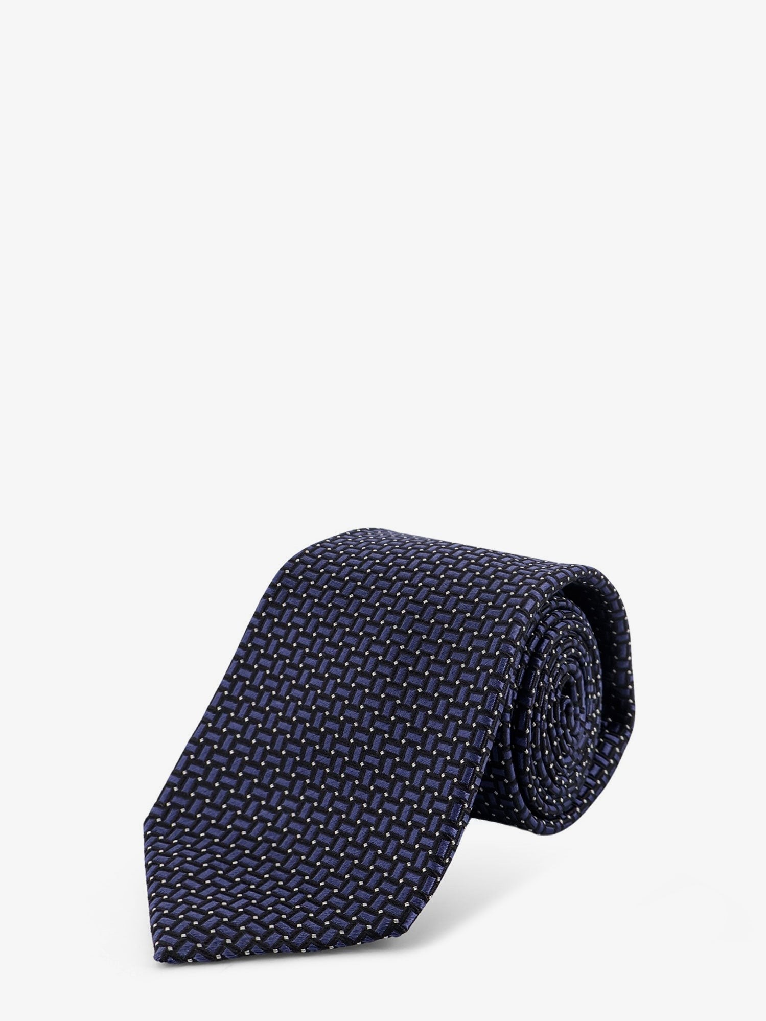 nanito_source_url:https://nokinstyle.com/2390489/silk-tie.jpg