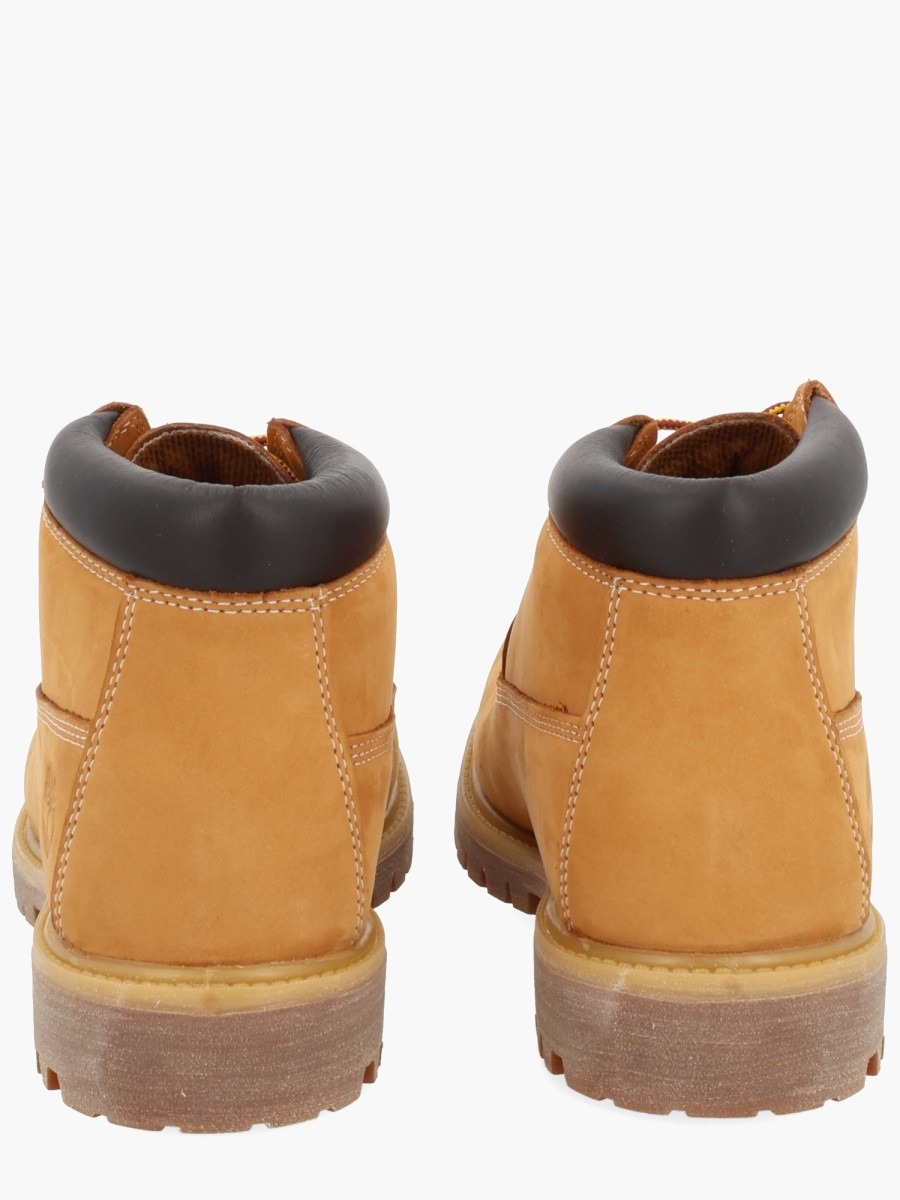 nanito_source_url:https://nokinstyle.com/2379493/waterproof-chukka-boot.jpg