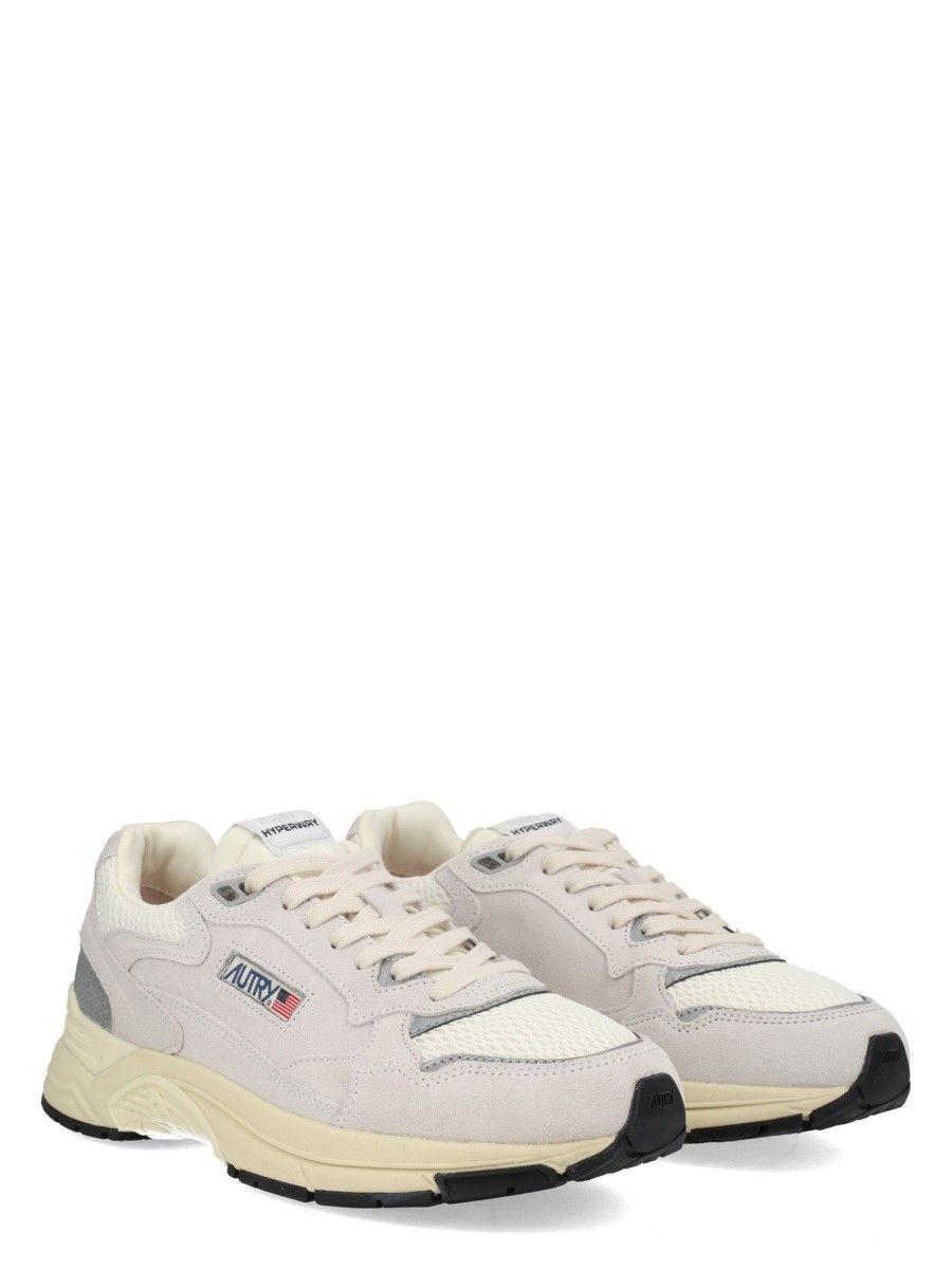 nanito_source_url:https://nokinstyle.com/2438493/sneaker-hyperway.jpg