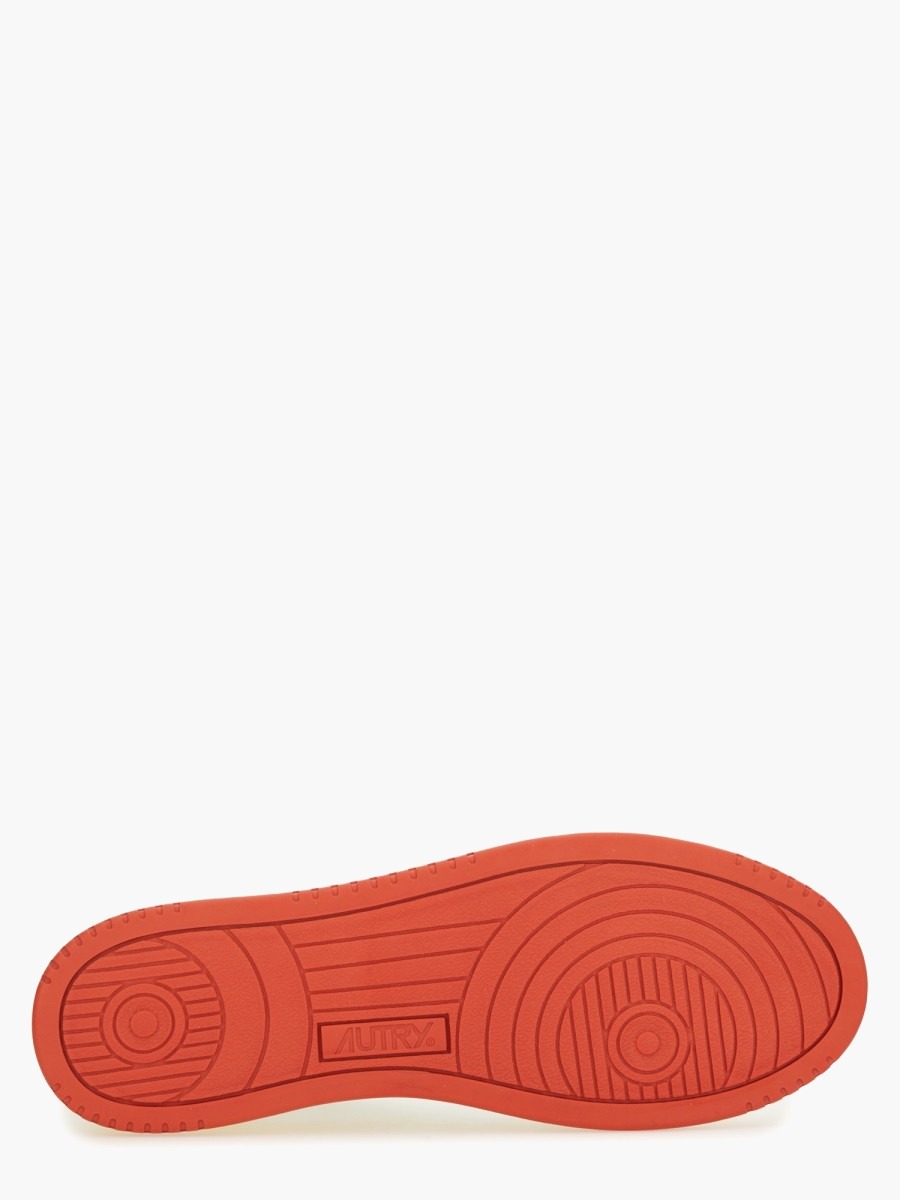 nanito_source_url:https://nokinstyle.com/2377517/medalist-low-sneaker.jpg