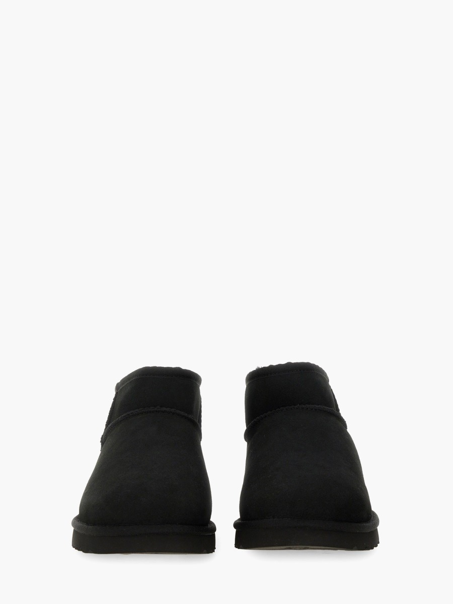nanito_source_url:https://nokinstyle.com/2373739/boot-classic-ultra-mini.jpg