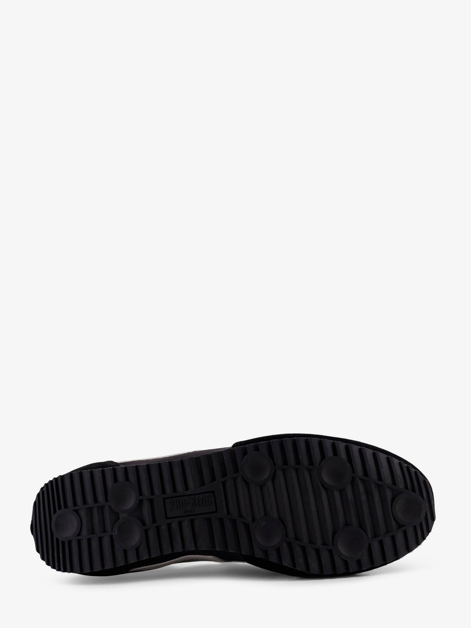 nanito_source_url:https://nokinstyle.com/2397331/racer-77-sneakers-in-suede-and-nylon.jpg