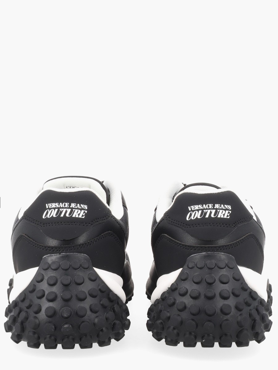 nanito_source_url:https://nokinstyle.com/2332989/sneaker-con-logo.jpg