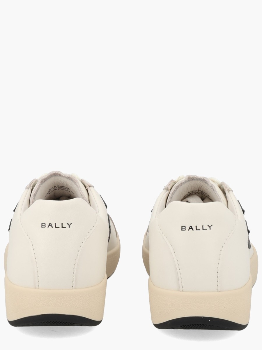 nanito_source_url:https://nokinstyle.com/2413334/sneaker-competition.jpg