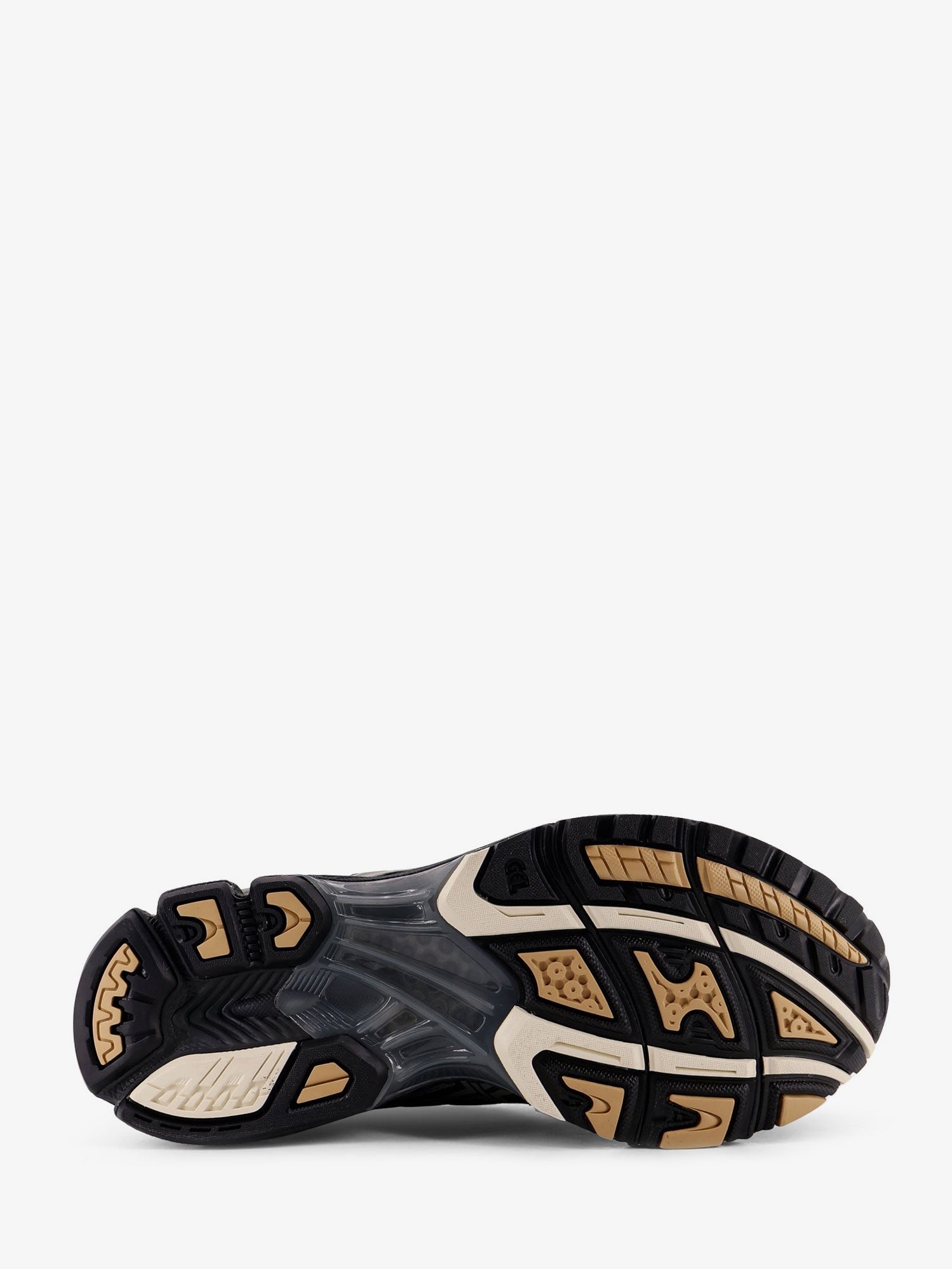 nanito_source_url:https://nokinstyle.com/2441651/gel-nimbus-101-mesh-sneakers-with-logo-on-the-side.jpg