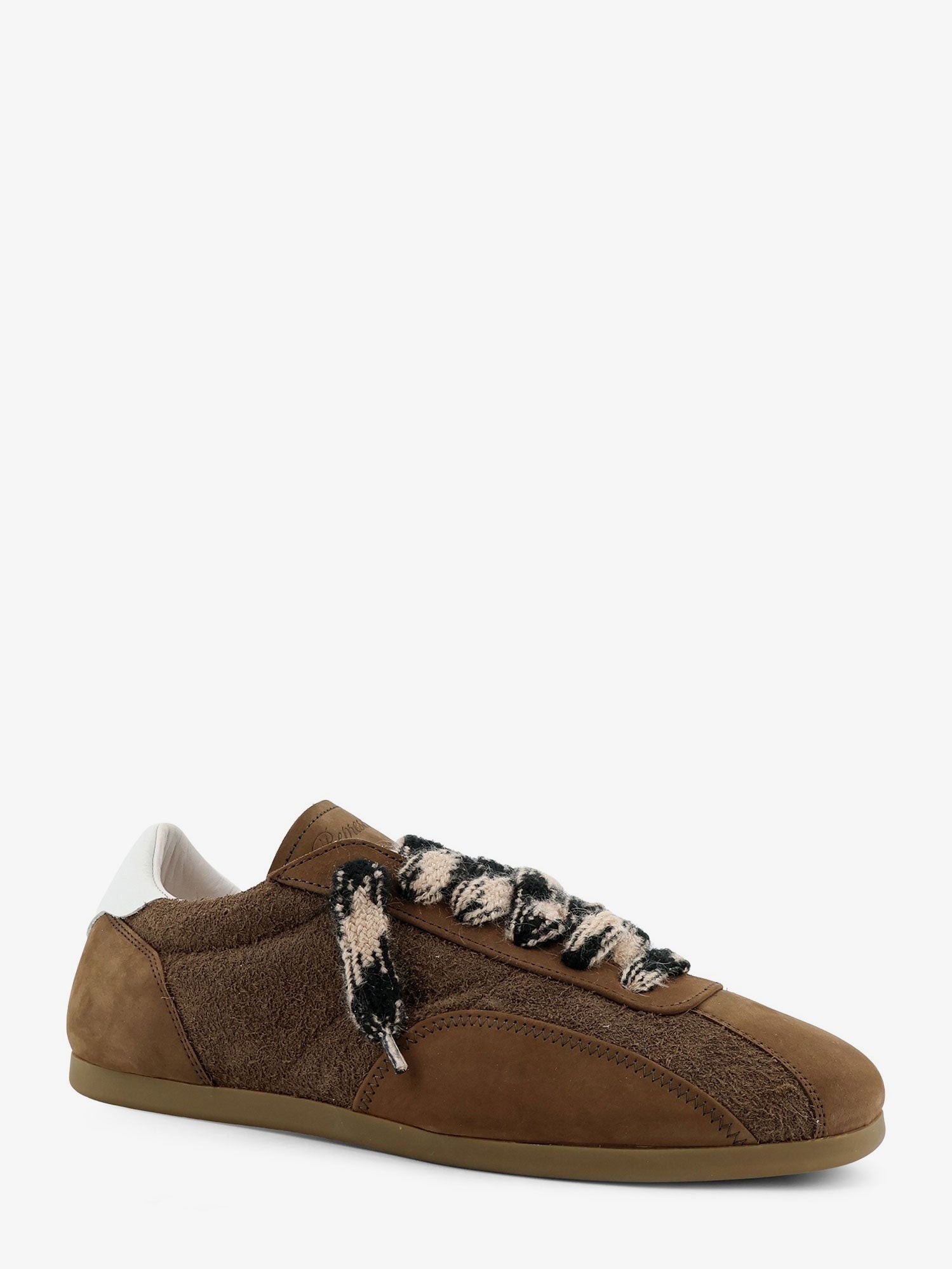 nanito_source_url:https://nokinstyle.com/2391804/suede-and-nubuck-sneakers.jpg