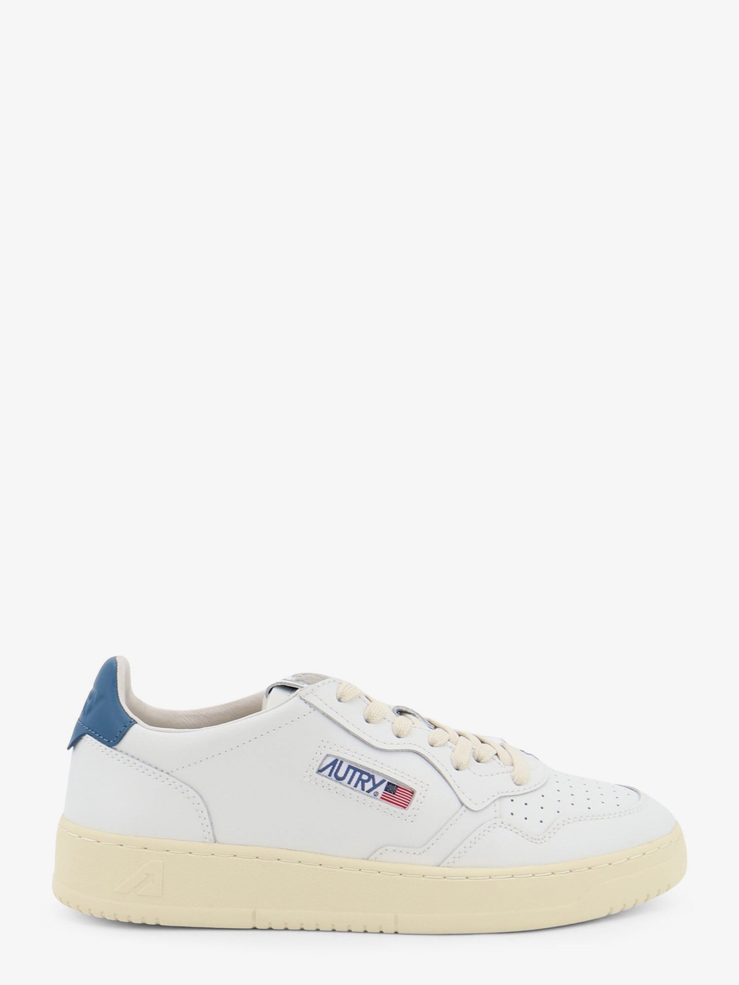 nanito_source_url:https://nokinstyle.com/2436675/medalist-leather-sneakers.jpg