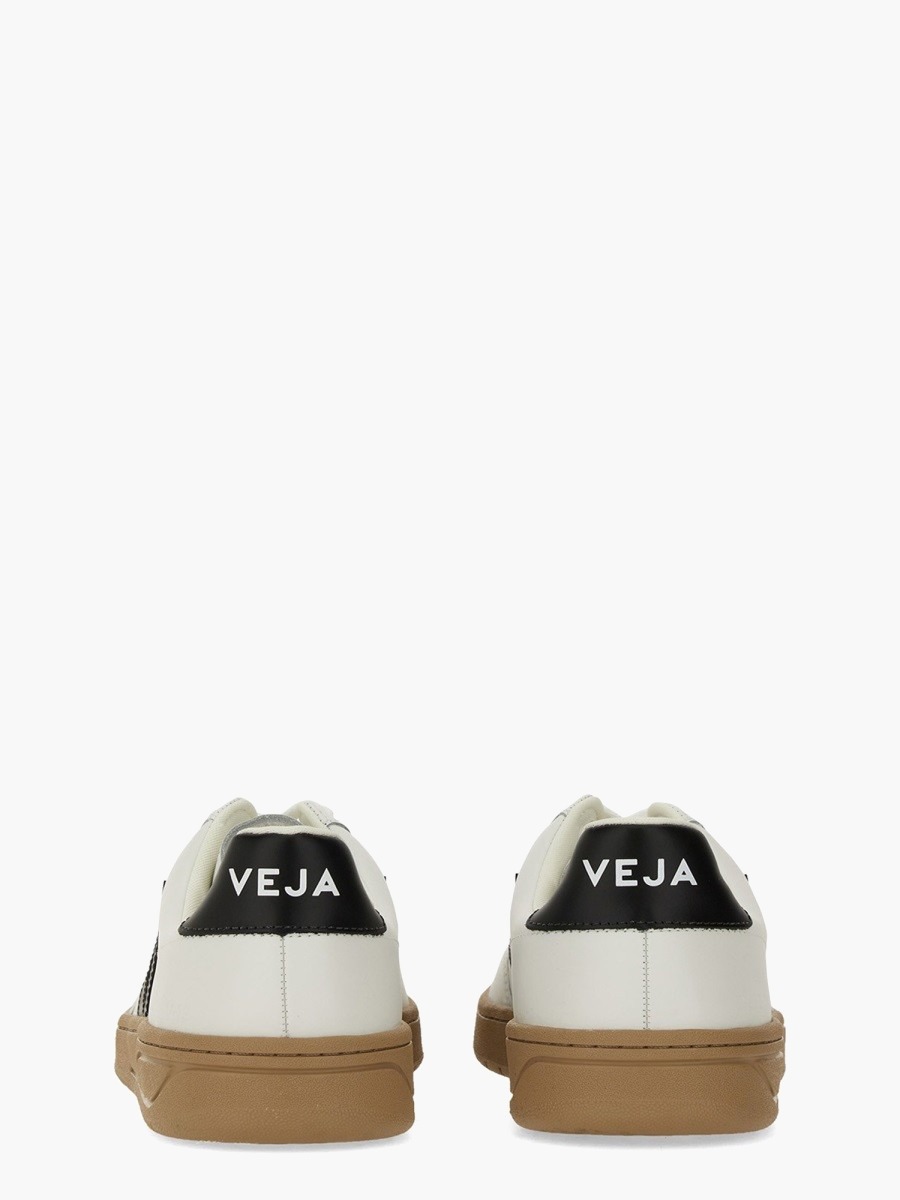 nanito_source_url:https://nokinstyle.com/2348785/sneaker-v-12.jpg