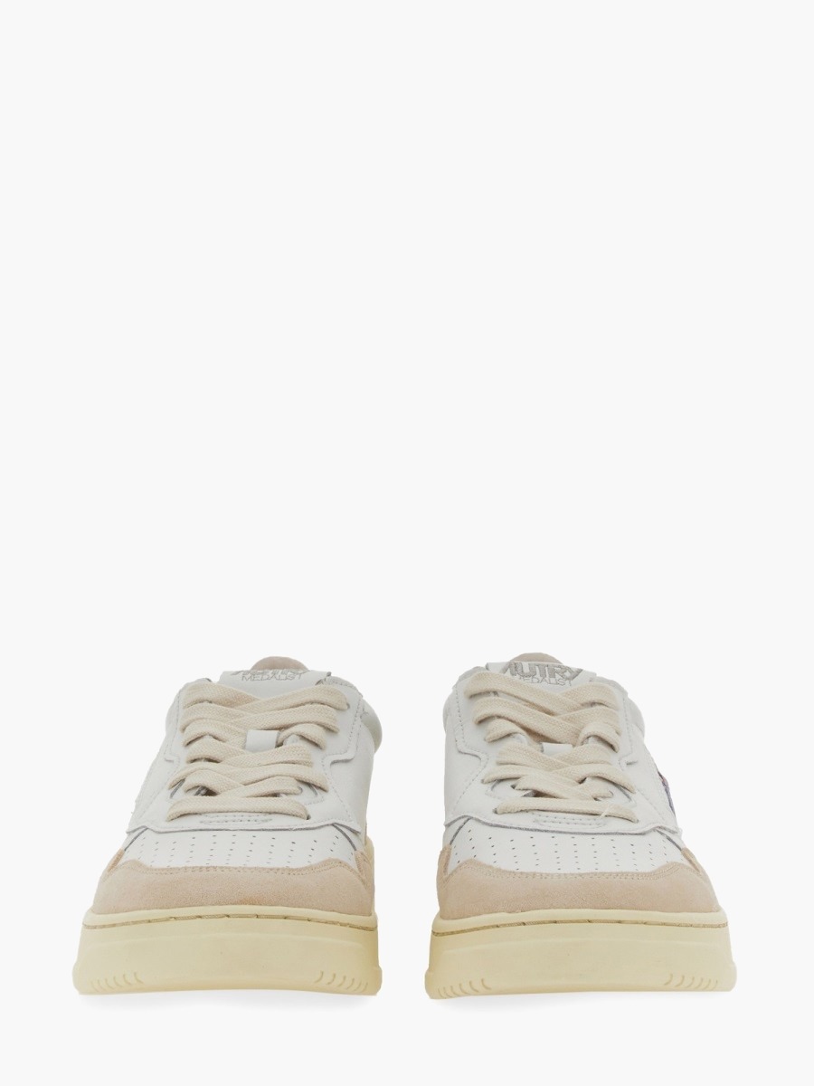 nanito_source_url:https://nokinstyle.com/2331709/medalist-low-sneaker.jpg