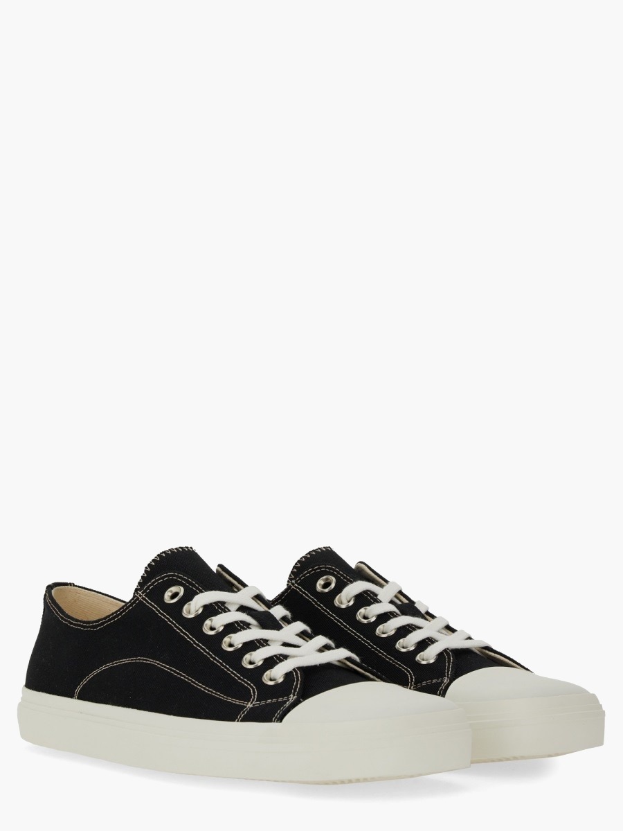 nanito_source_url:https://nokinstyle.com/2384755/sneaker-edge.jpg