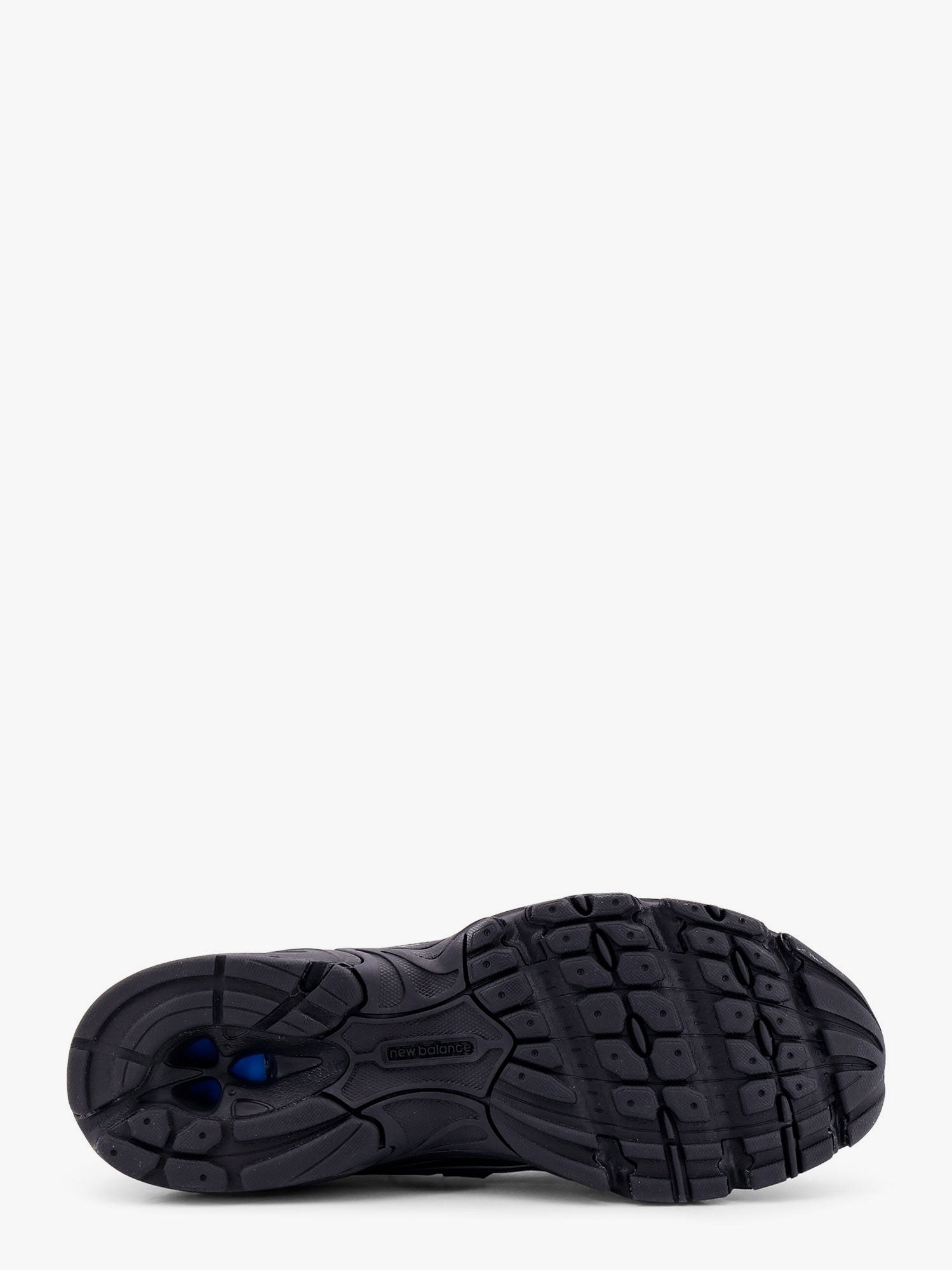 nanito_source_url:https://nokinstyle.com/2398485/740-mesh-sneakers-with-logo-on-the-side.jpg