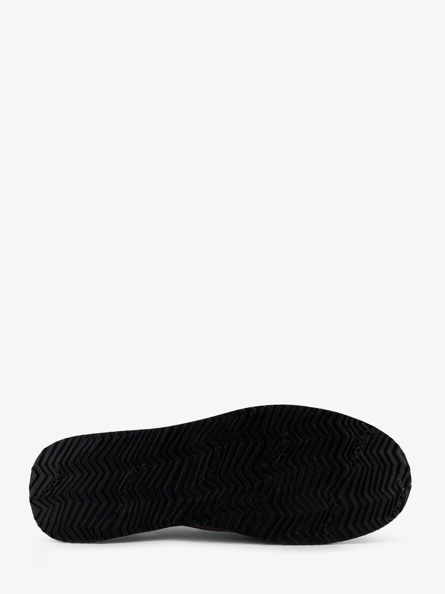 nanito_source_url:https://nokinstyle.com/2395754/the-shamal-suede-sneakers.jpg