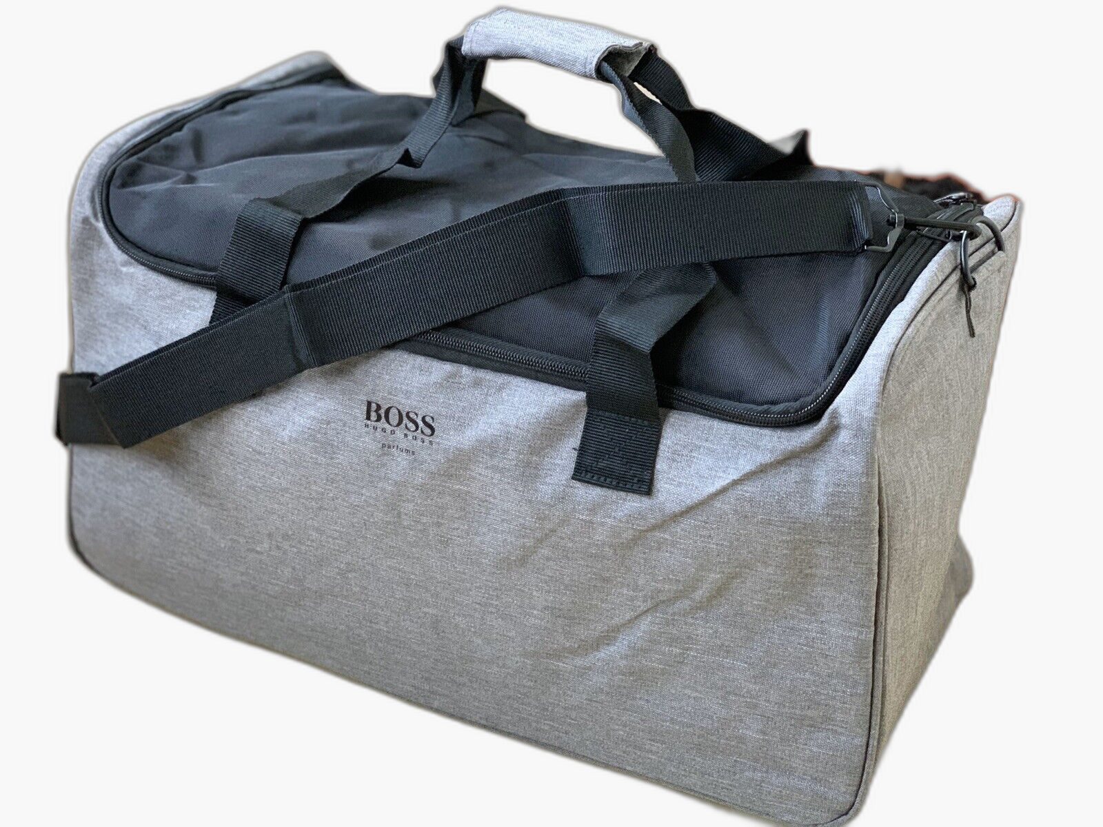 nanito_source_url:https://www.mewse.ro/images/produse/hugo-boss-hugo-boss-polyester-bag-gym-grey-for-men-1678627112.png
