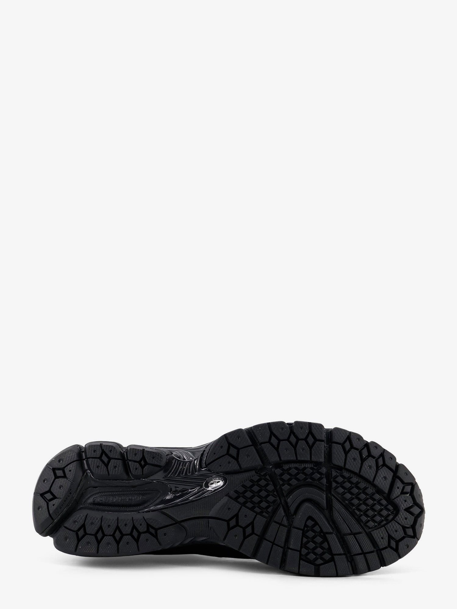 nanito_source_url:https://nokinstyle.com/2391282/u190631-gore-tex-sneakers-with-side-logo.jpg