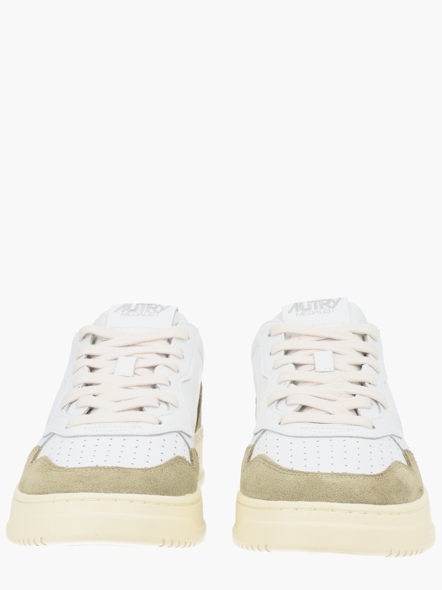 nanito_source_url:https://nokinstyle.com/2328015/medalist-low-sneaker.jpg