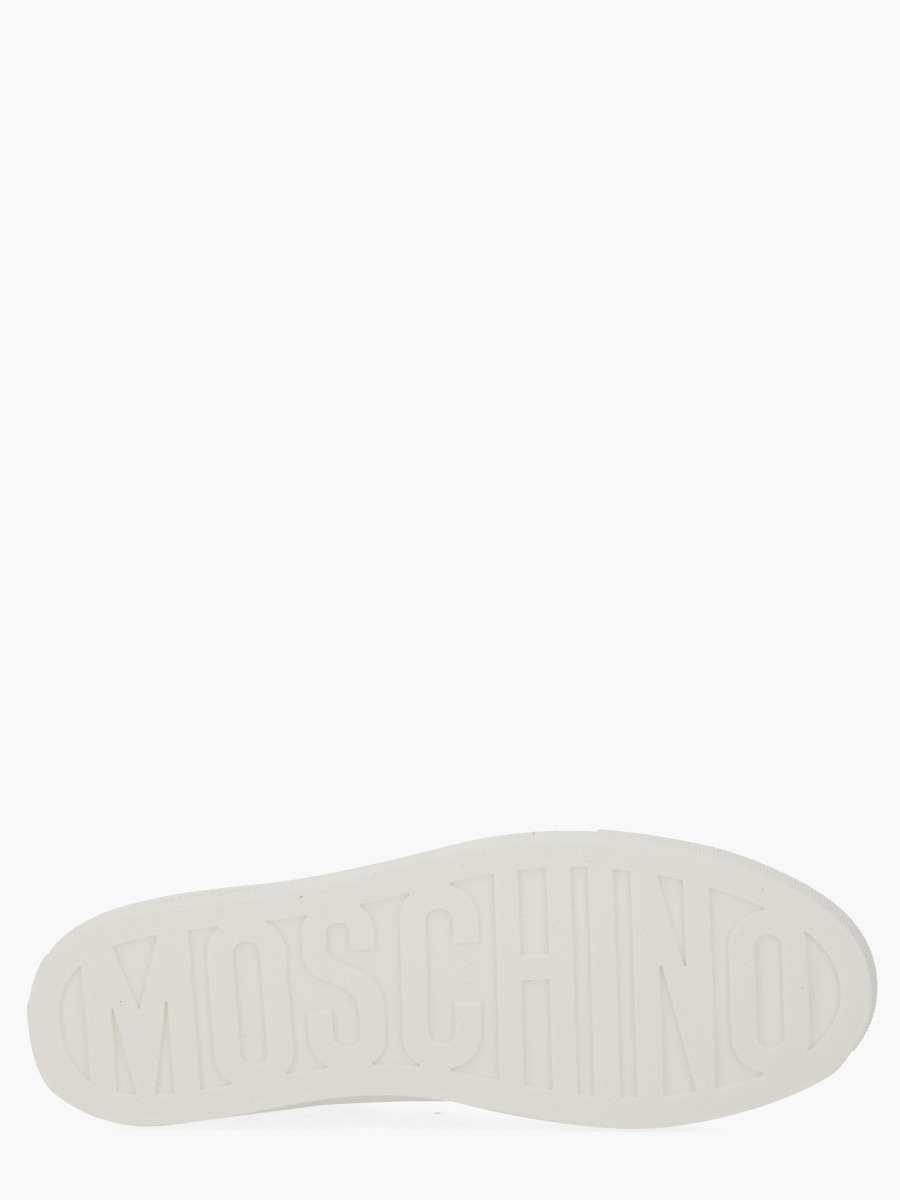 nanito_source_url:https://nokinstyle.com/2384817/leather-sneaker.jpg