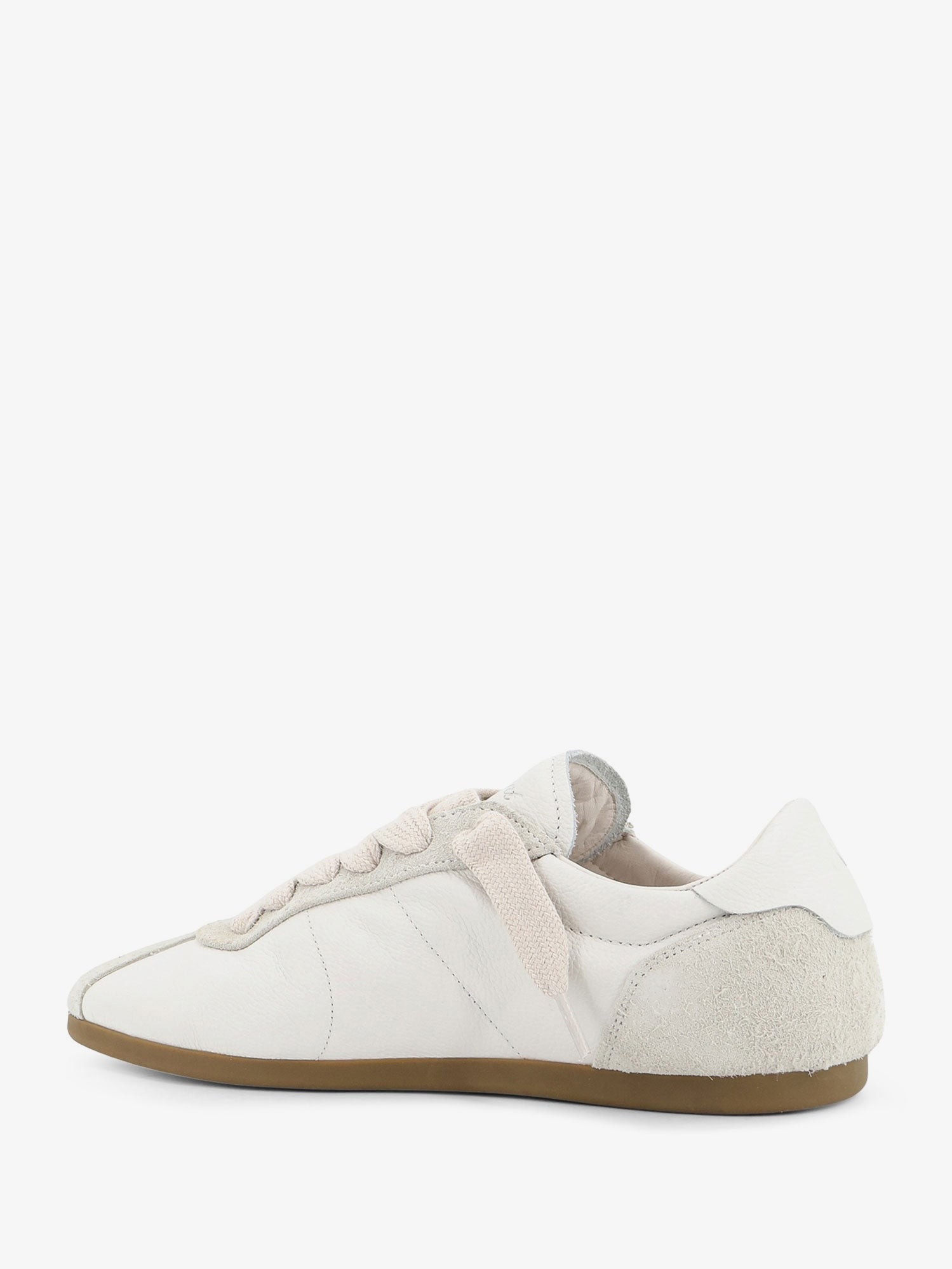 nanito_source_url:https://nokinstyle.com/2419219/leather-and-suede-sneakers-with-engraved-logo-on-the-tongue.jpg