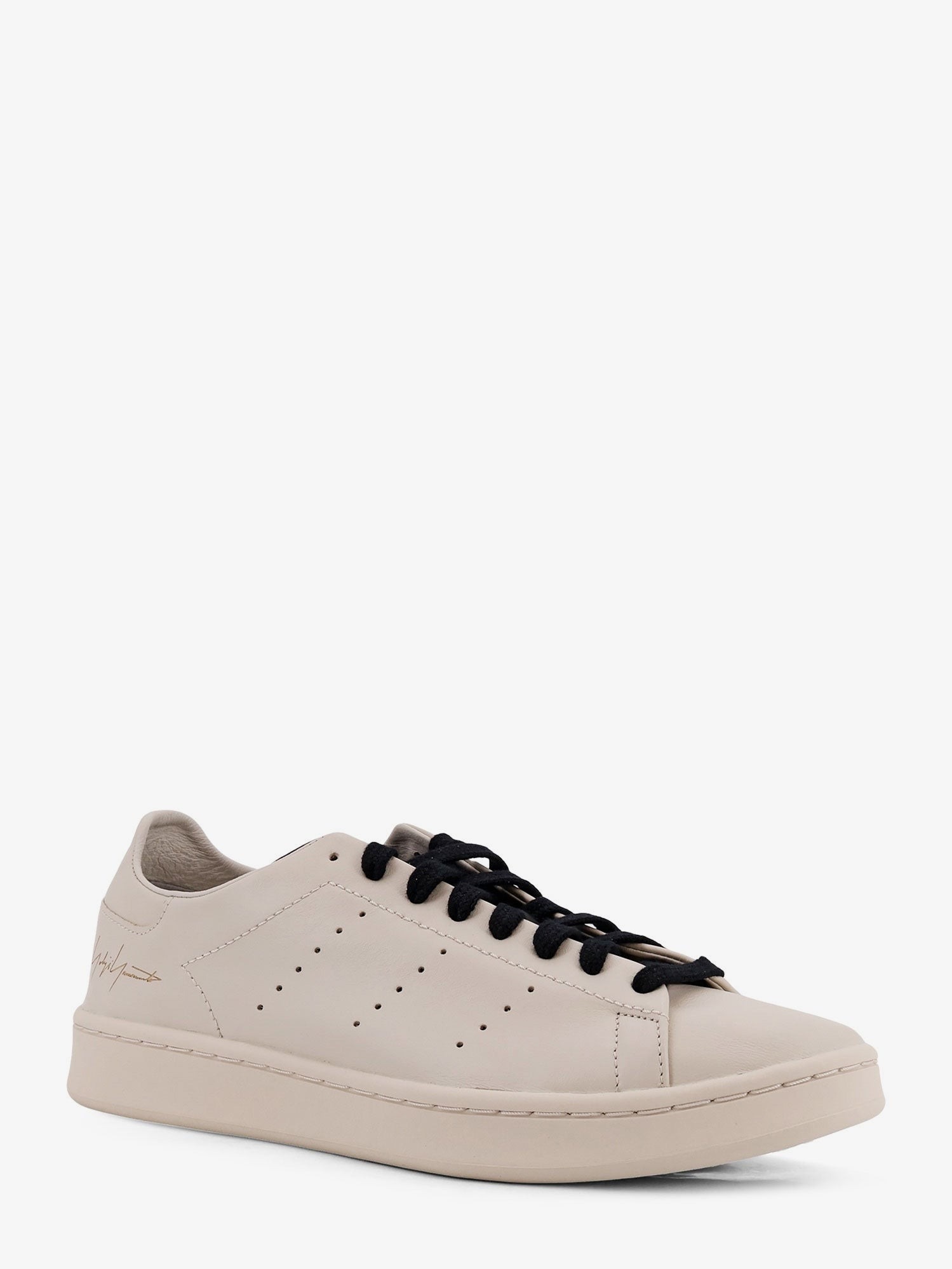 nanito_source_url:https://nokinstyle.com/2402535/y-3-stan-smith-leather-sneakers.jpg