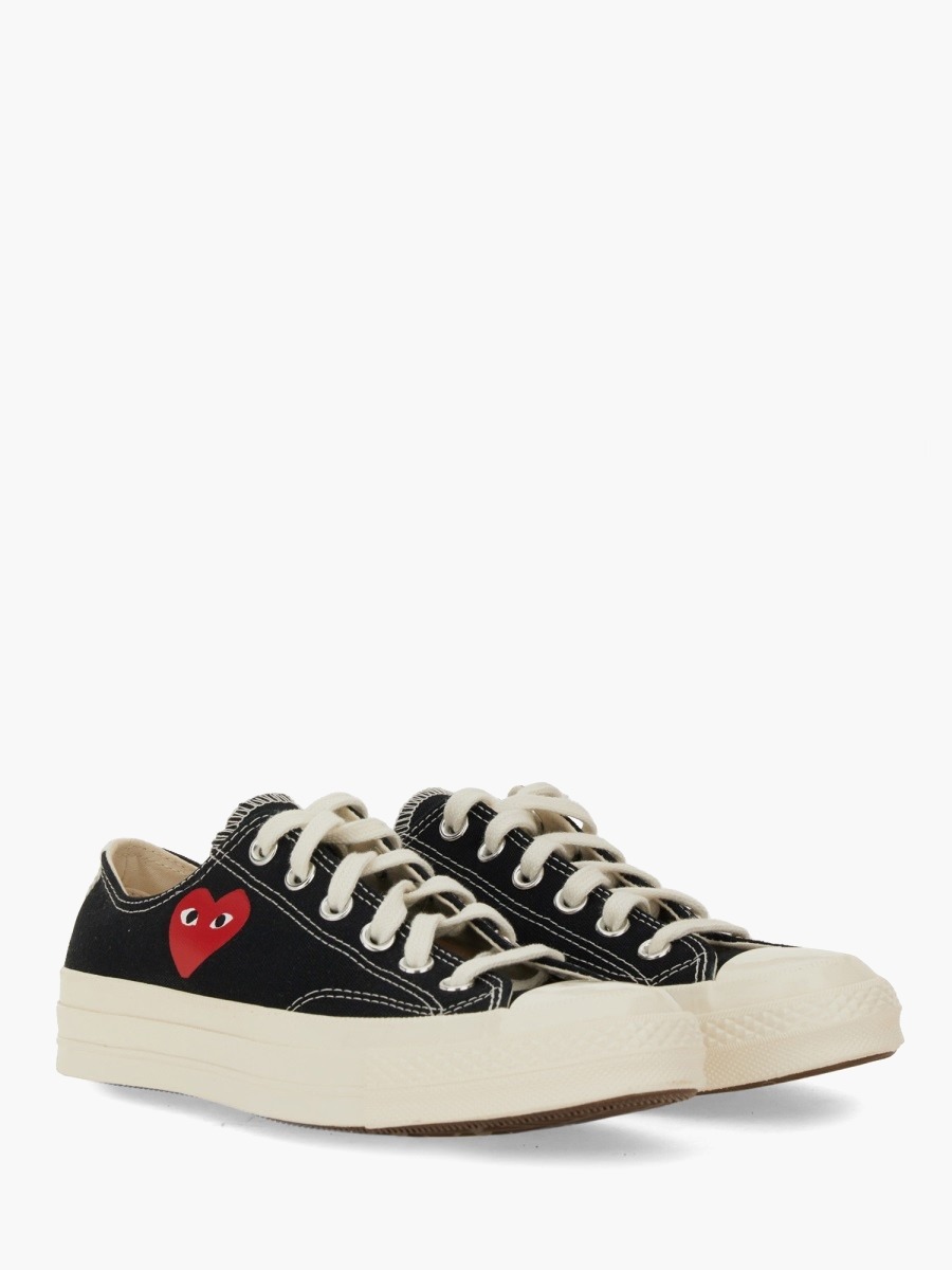 nanito_source_url:https://nokinstyle.com/2386341/chuck-taylor-70-sneaker.jpg