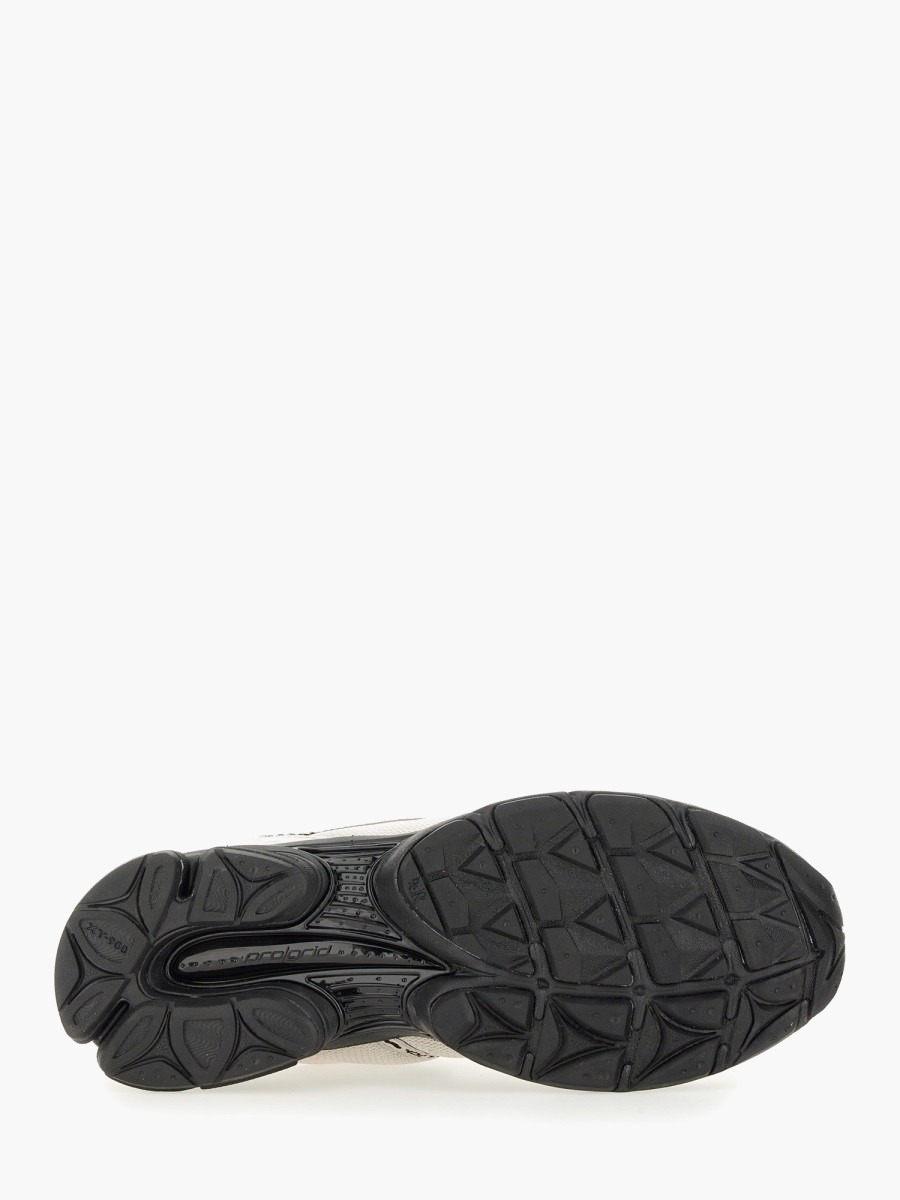 nanito_source_url:https://nokinstyle.com/2386749/progrid-triumph-4-sneaker.jpg