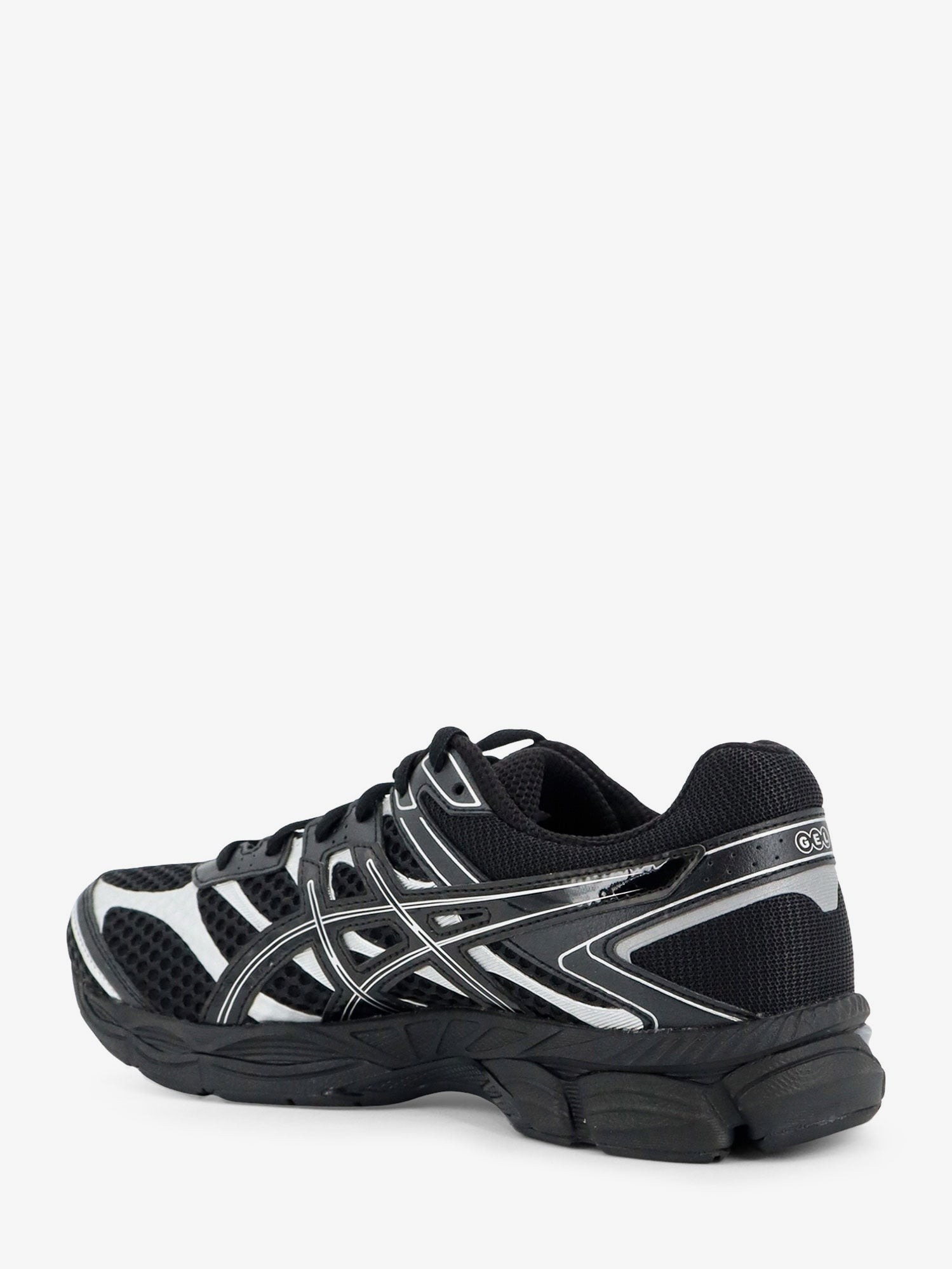nanito_source_url:https://nokinstyle.com/2440255/gel-cumulus-16-mesh-sneakers-with-contrasting-inserts.jpg
