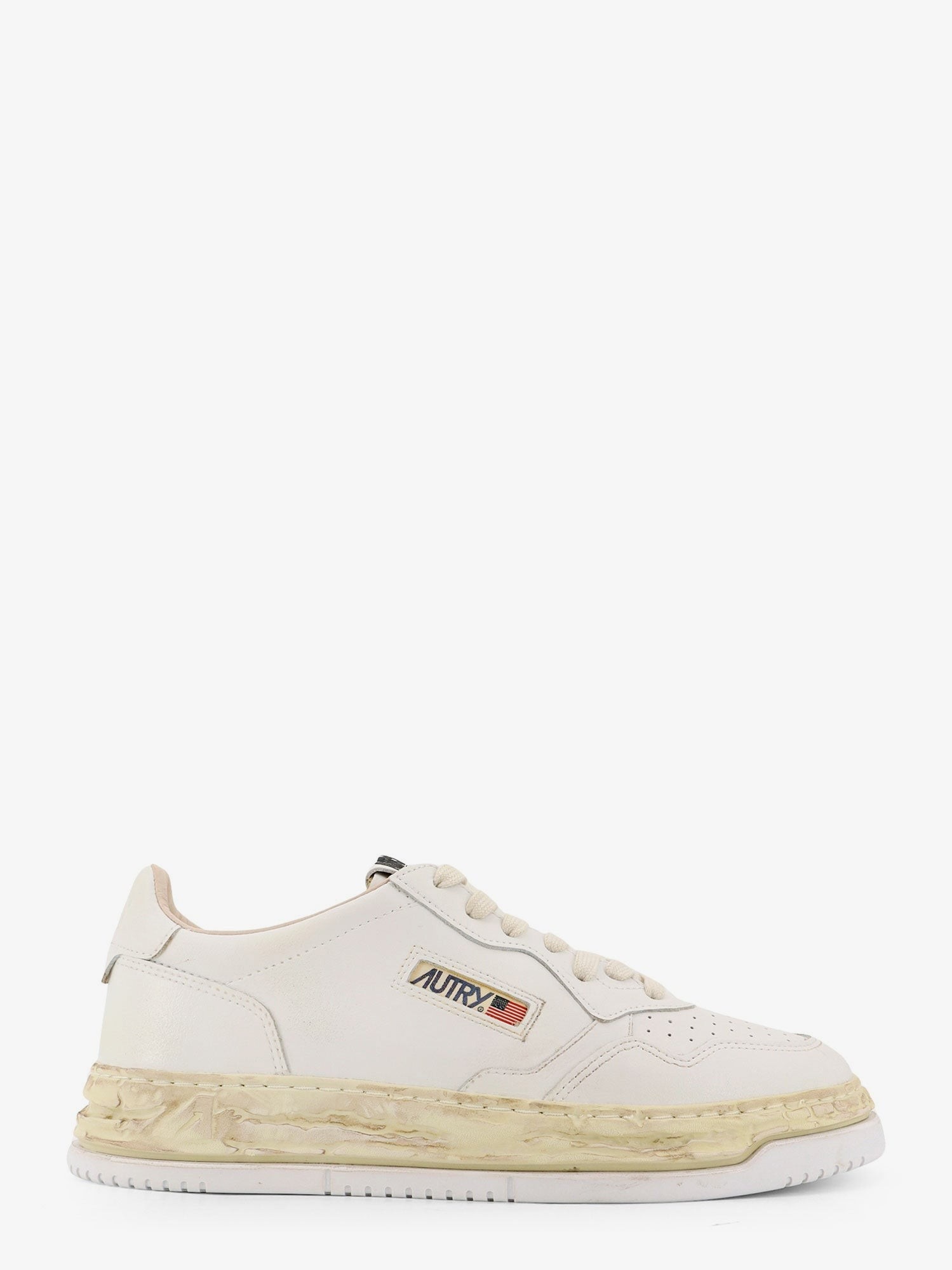 nanito_source_url:https://nokinstyle.com/2407798/super-vintage-low-leather-sneakers.jpg