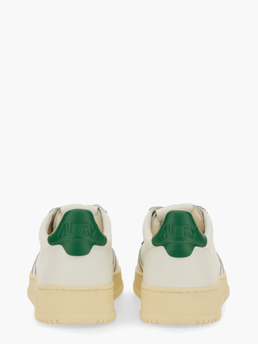 nanito_source_url:https://nokinstyle.com/2327152/sneaker-medalist-low.jpg