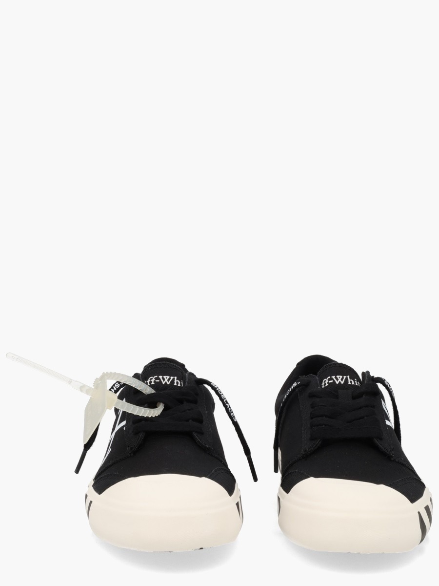 nanito_source_url:https://nokinstyle.com/2413139/sneaker-vulc-undercut.jpg