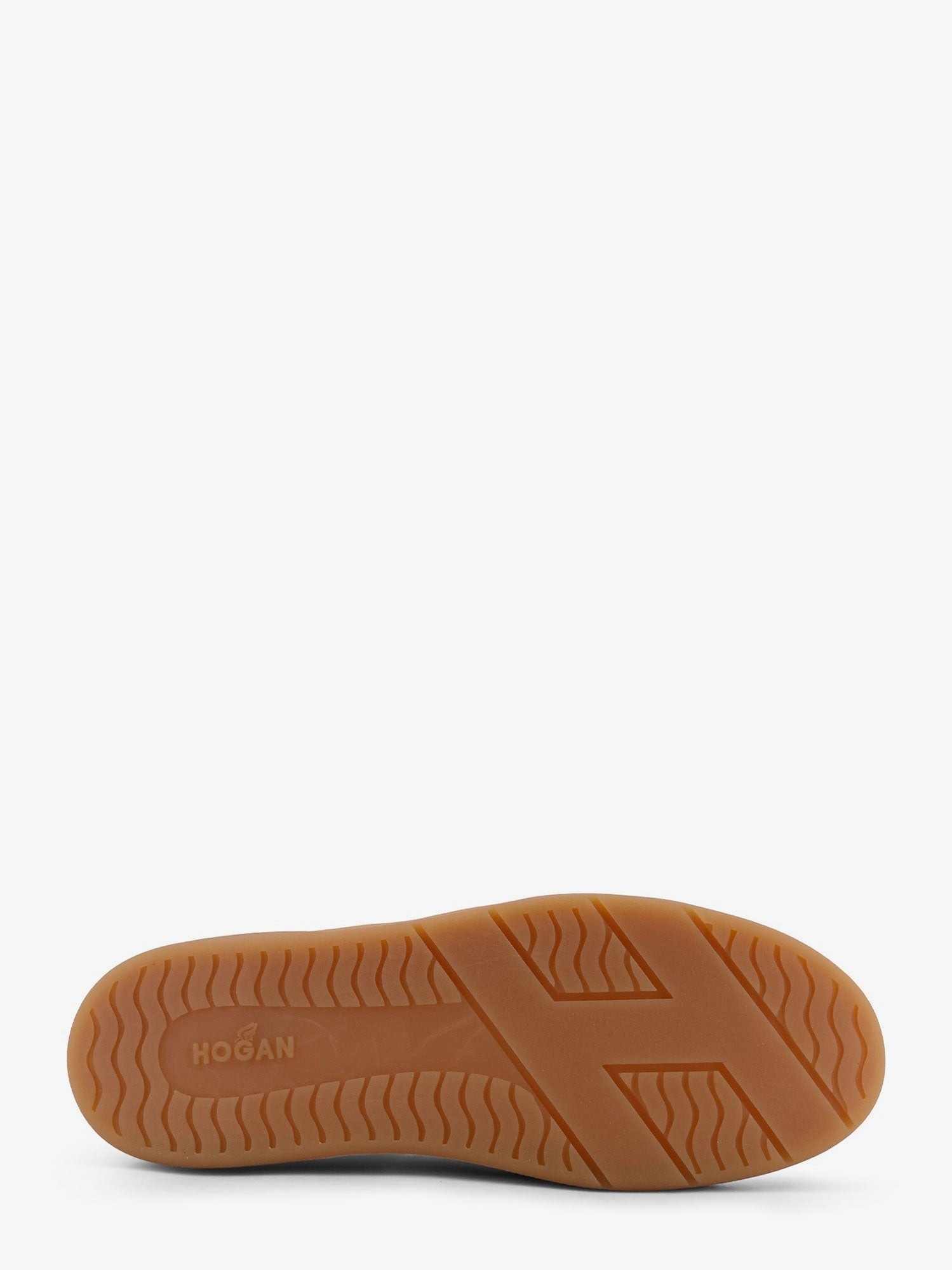 nanito_source_url:https://nokinstyle.com/2402555/suede-sneakers-with-side-logo.jpg