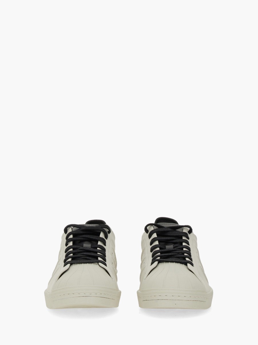 nanito_source_url:https://nokinstyle.com/2368575/superstar-sneaker.jpg