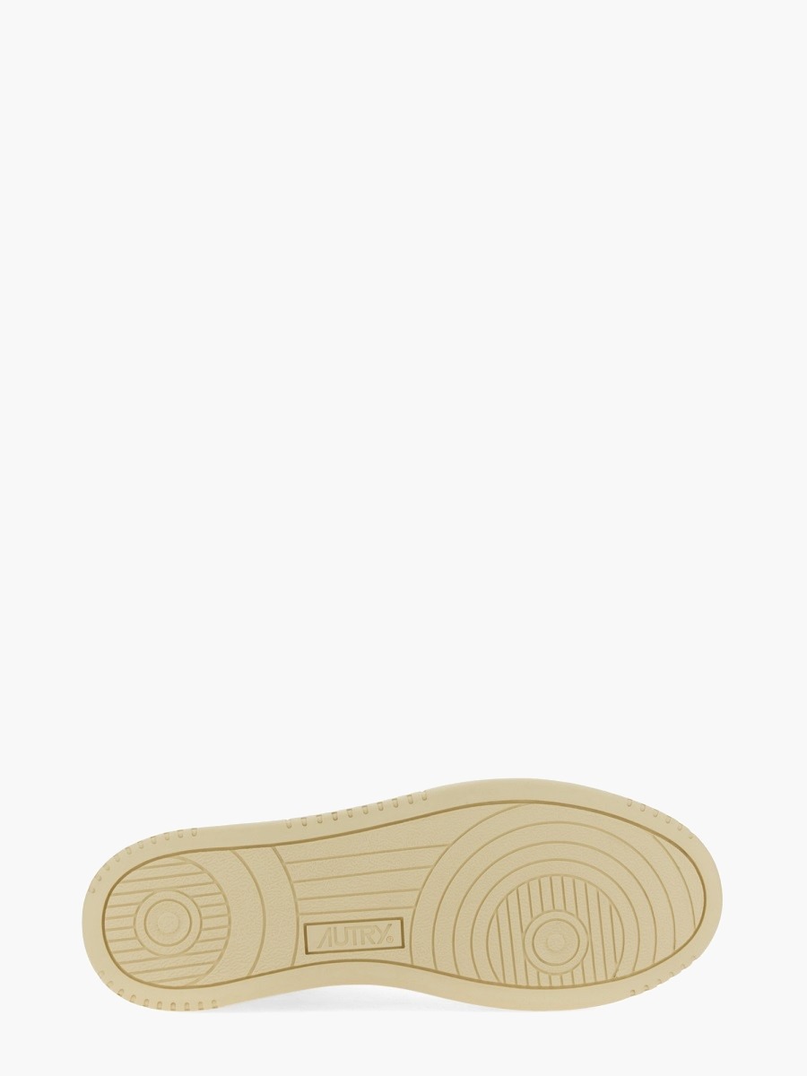 nanito_source_url:https://nokinstyle.com/2325126/medalist-low-sneaker.jpg