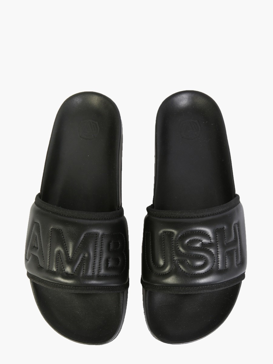 nanito_source_url:https://nokinstyle.com/2351070/leather-slide-sandals.jpg