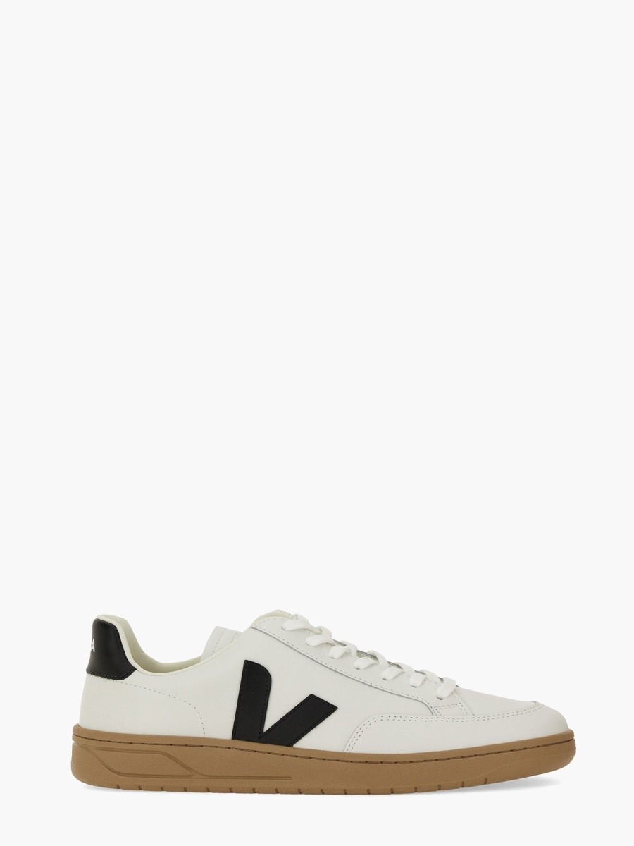 nanito_source_url:https://nokinstyle.com/2348787/sneaker-v-12.jpg
