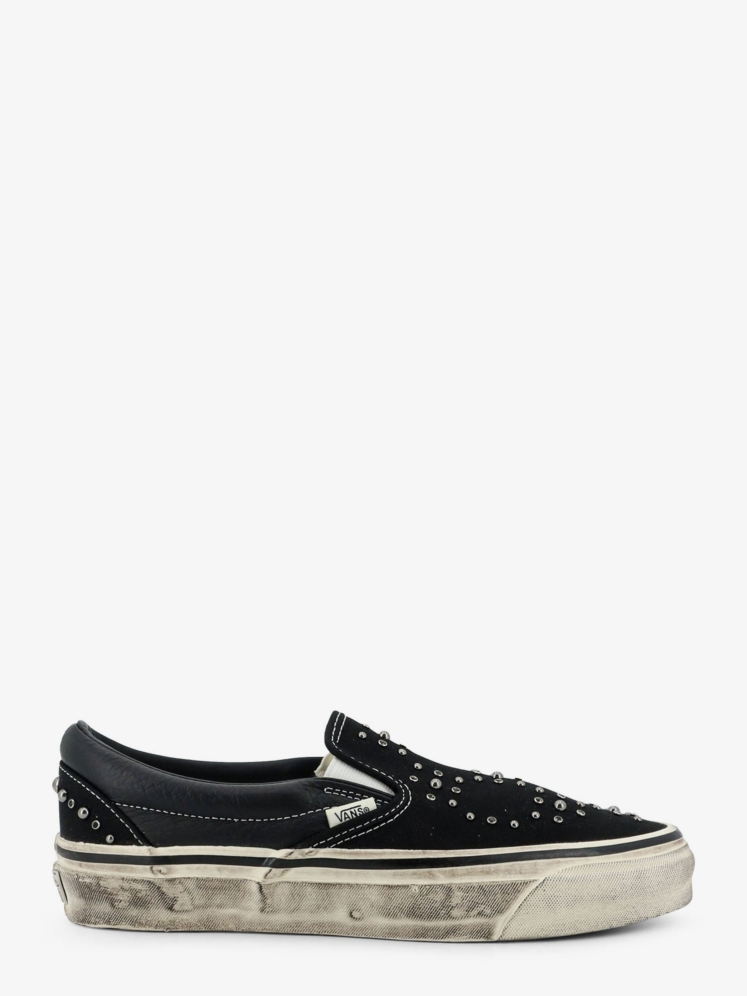 nanito_source_url:https://nokinstyle.com/2410918/lx-classic-slip-on-98-canvas-and-leather-sneakers-with-all-over-metal-beads.jpg
