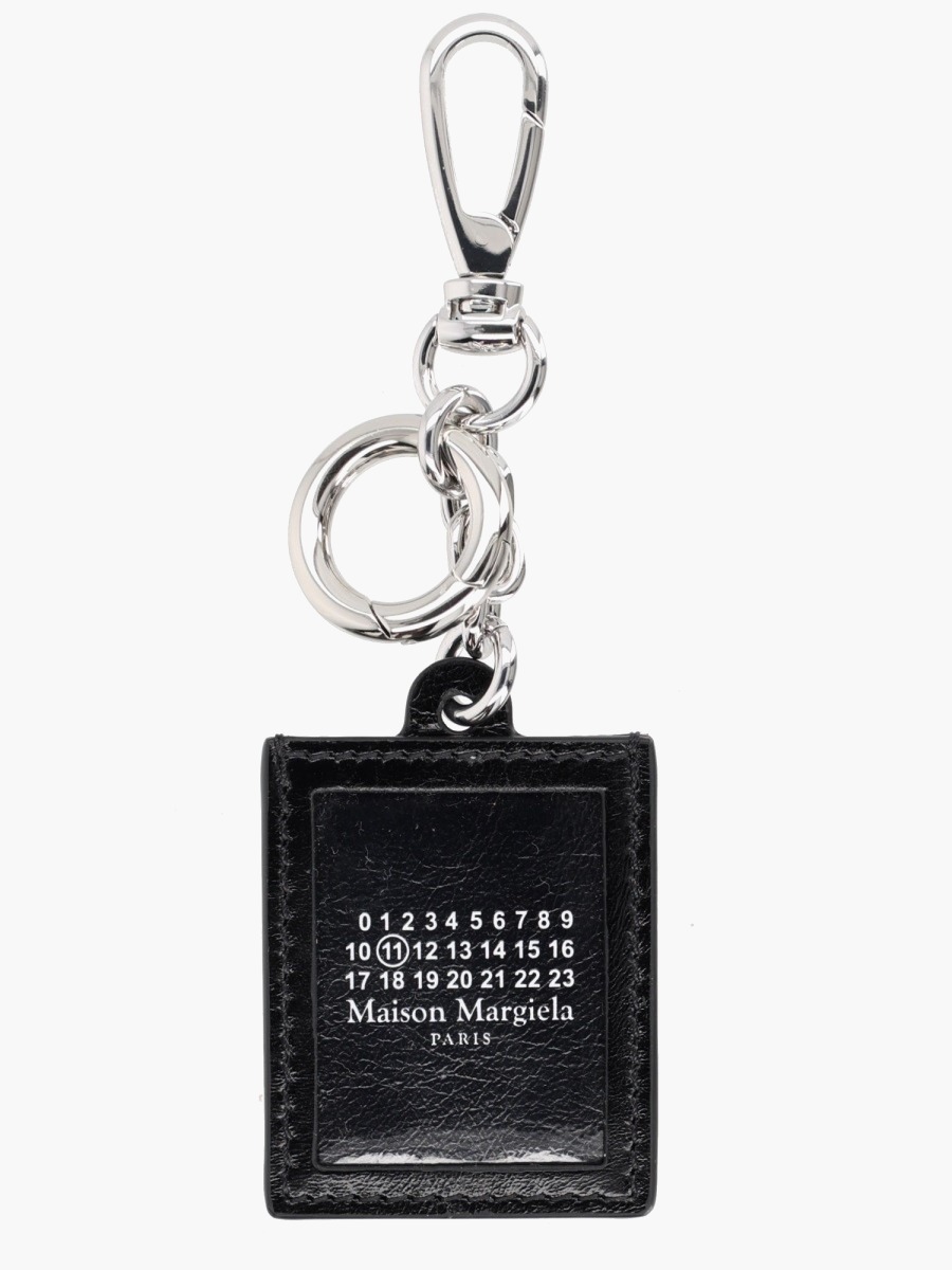 nanito_source_url:https://nokinstyle.com/2330441/leather-keychain.jpg