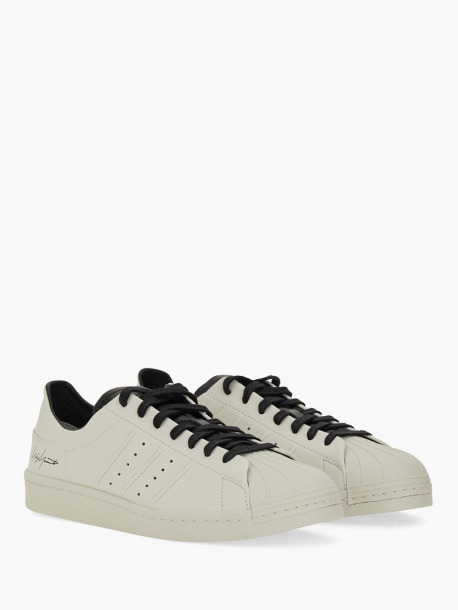 nanito_source_url:https://nokinstyle.com/2368573/superstar-sneaker.jpg